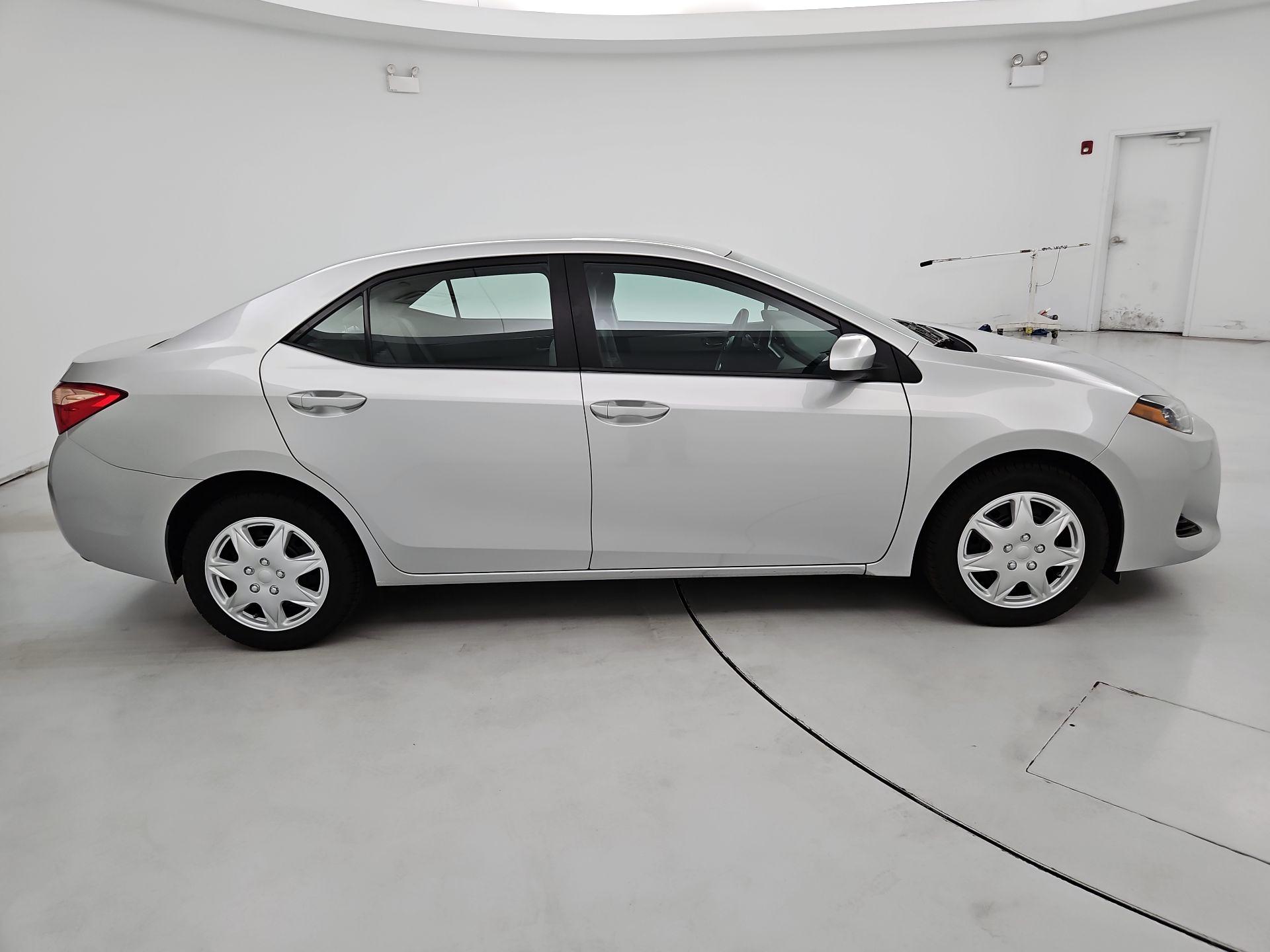 Thumbnail: 2018 Toyota Corolla - 4