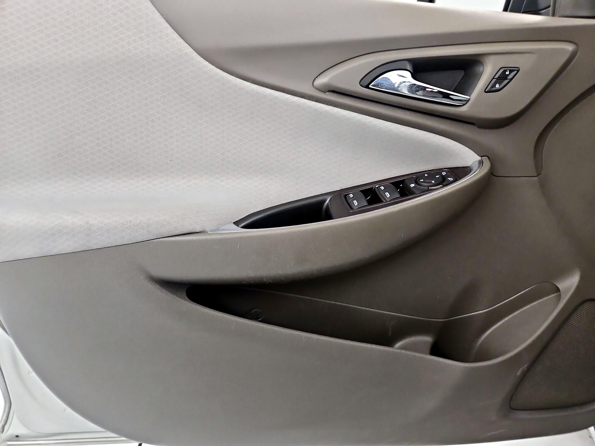 Thumbnail: 2021 Chevrolet Malibu - 10