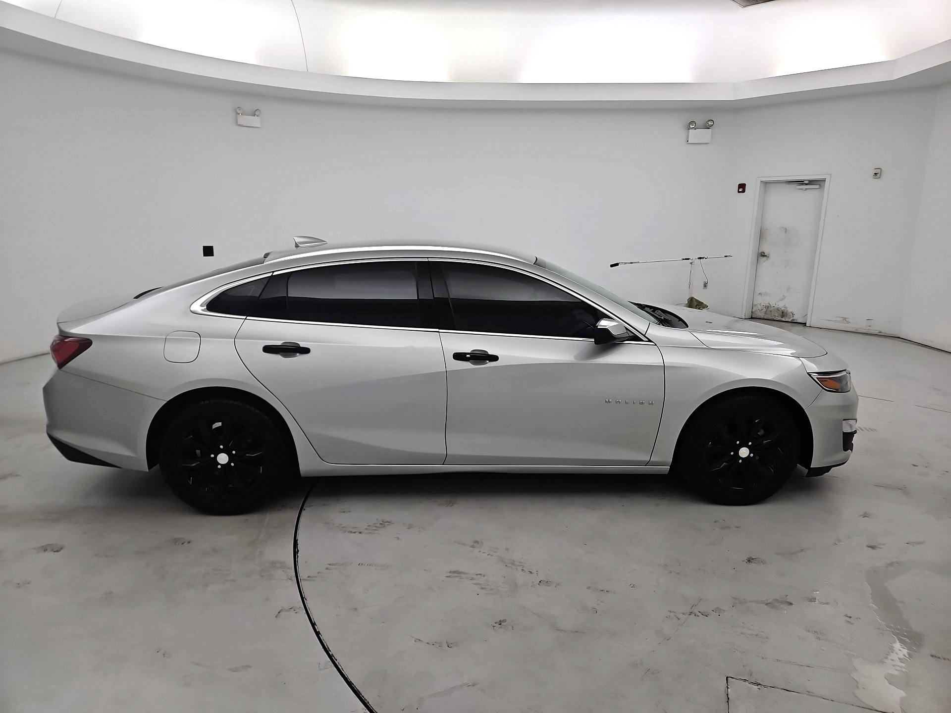 Thumbnail: 2021 Chevrolet Malibu - 4