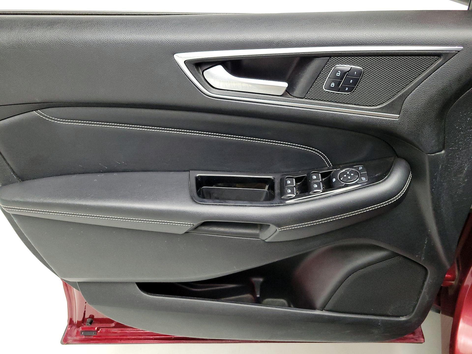 Thumbnail: 2015 Ford Edge - 12
