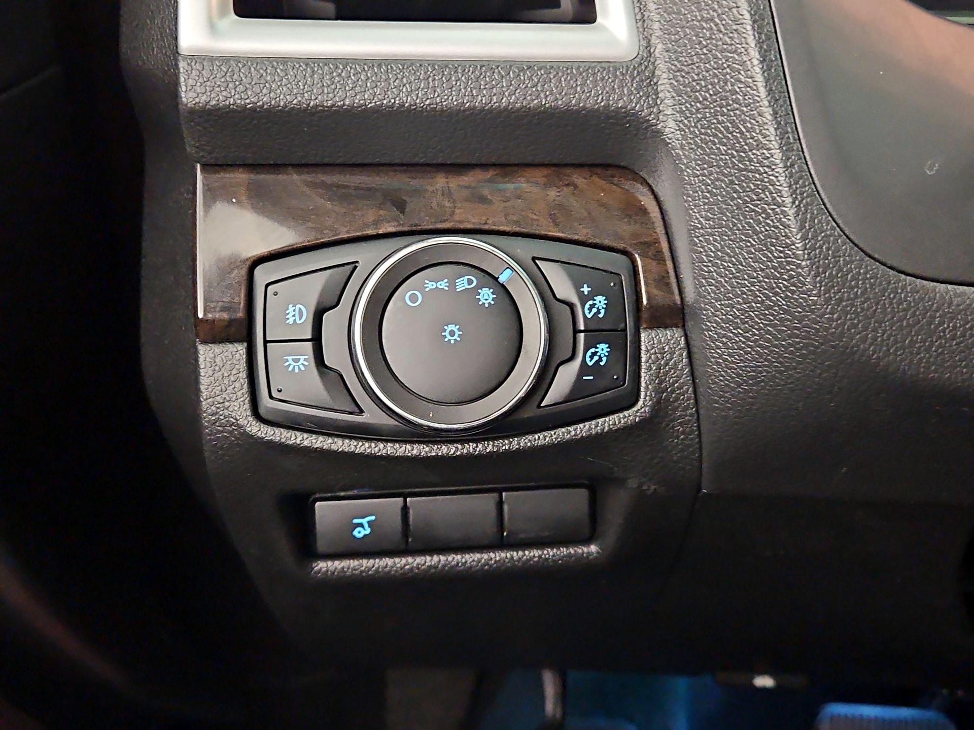 Thumbnail: 2014 Ford Explorer - 11