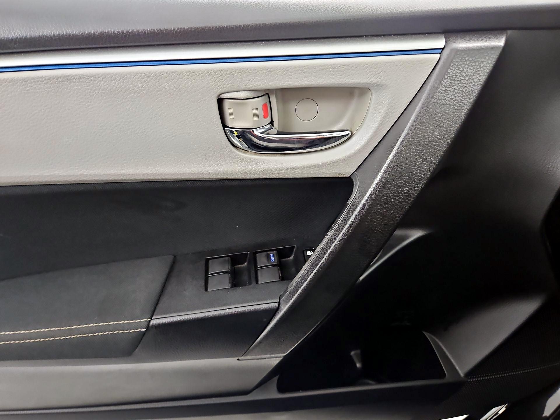 Thumbnail: 2015 Toyota Corolla - 10