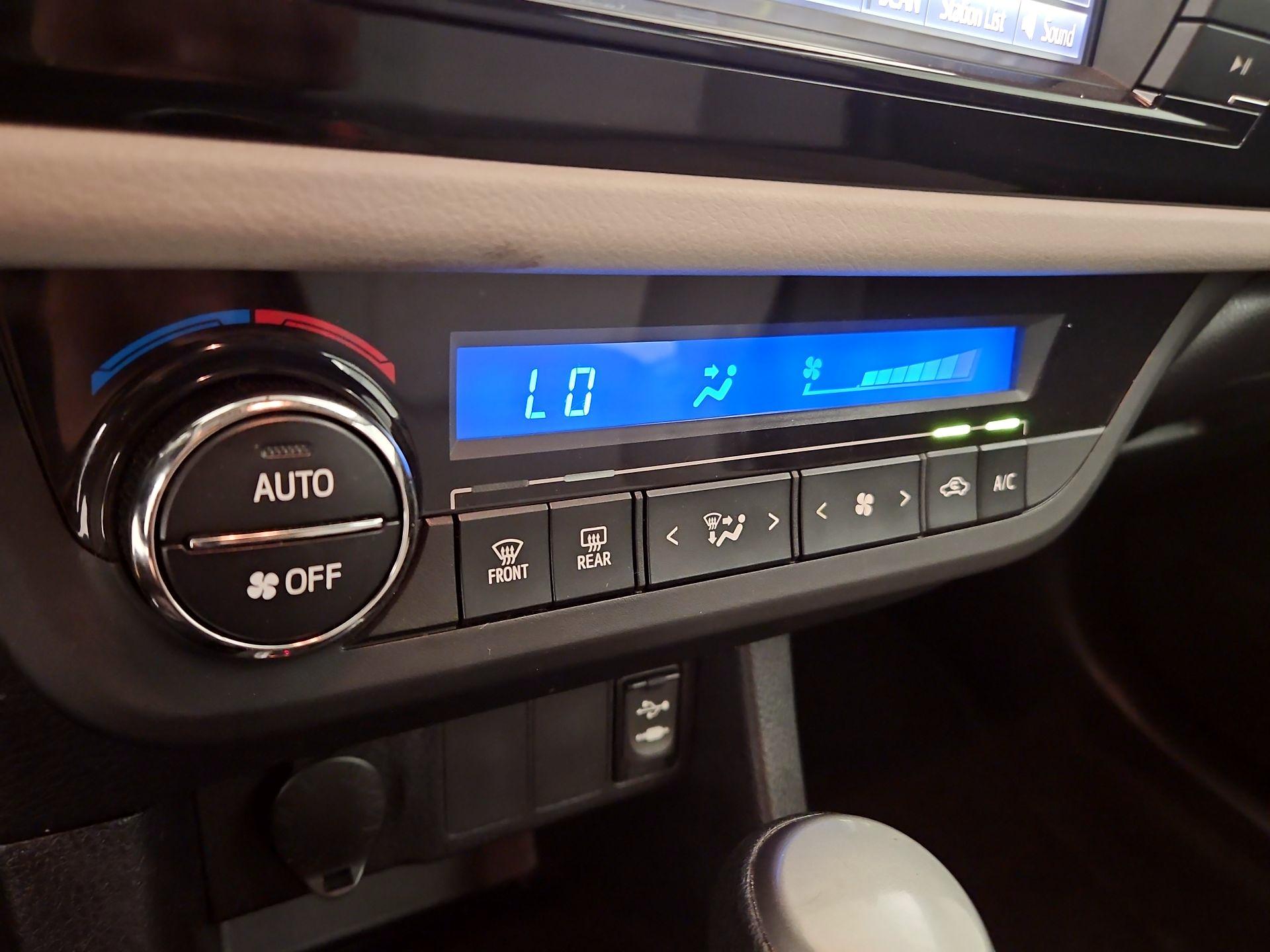 Thumbnail: 2015 Toyota Corolla - 14