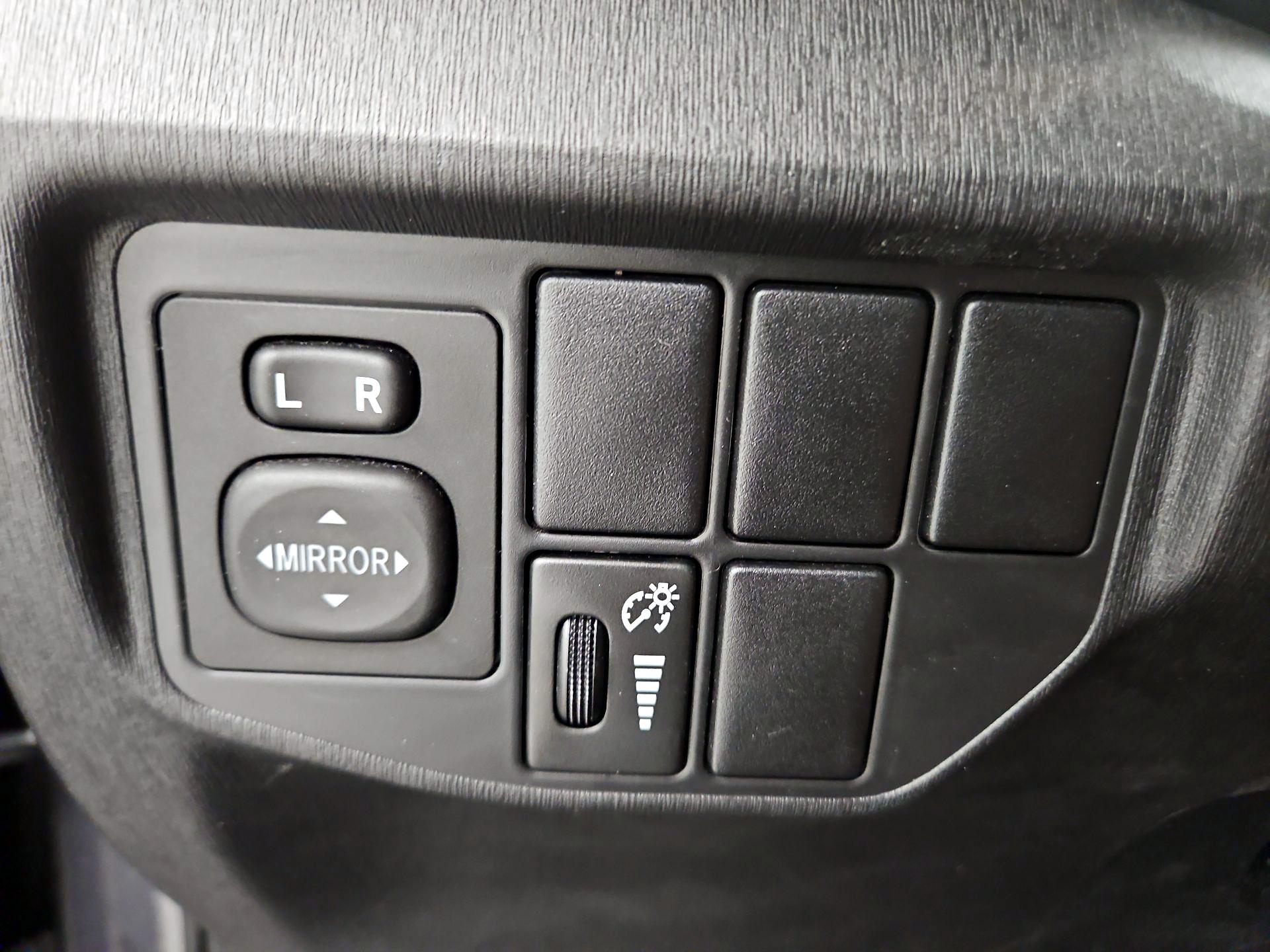 Thumbnail: 2014 Toyota Prius - 11