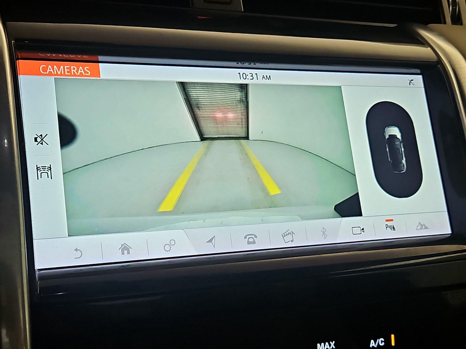 Thumbnail: 2020 Land Rover Discovery Sport - 13