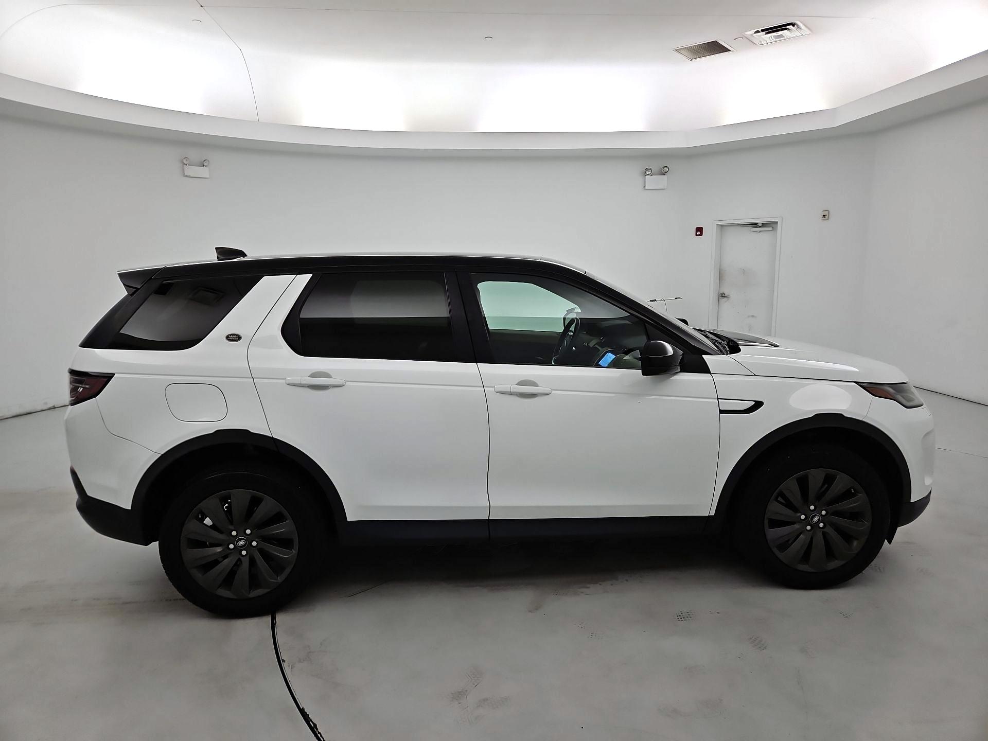 Thumbnail: 2020 Land Rover Discovery Sport - 4