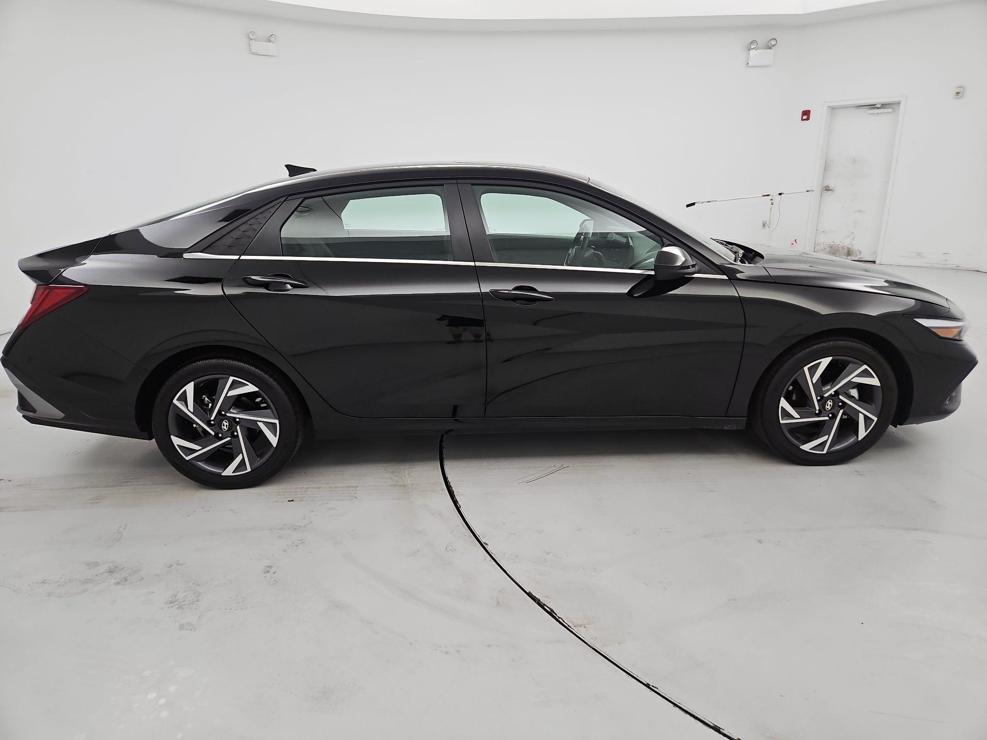 Thumbnail: 2025 Hyundai Elantra - 4