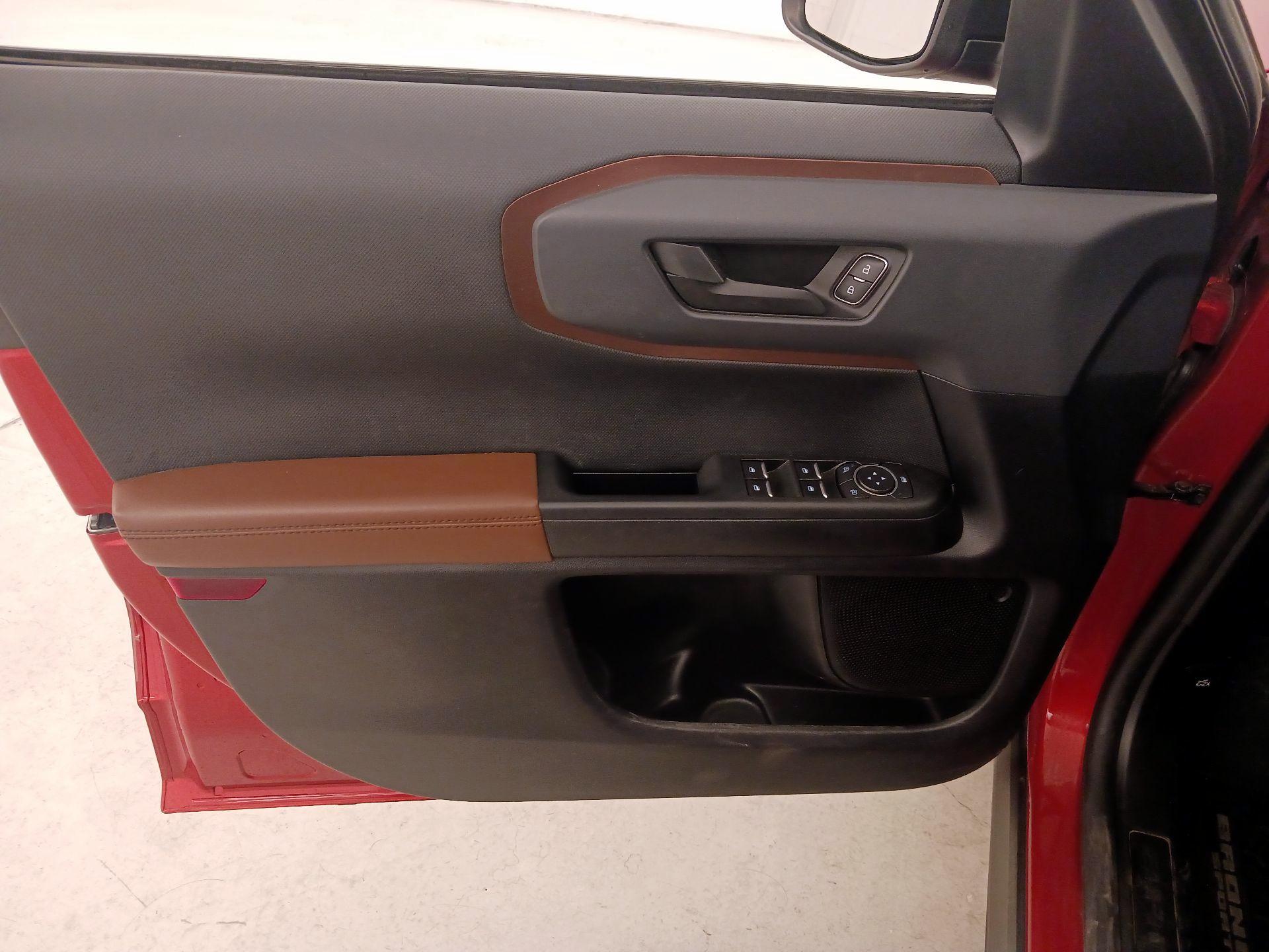 Thumbnail: 2022 Ford Bronco Sport - 12