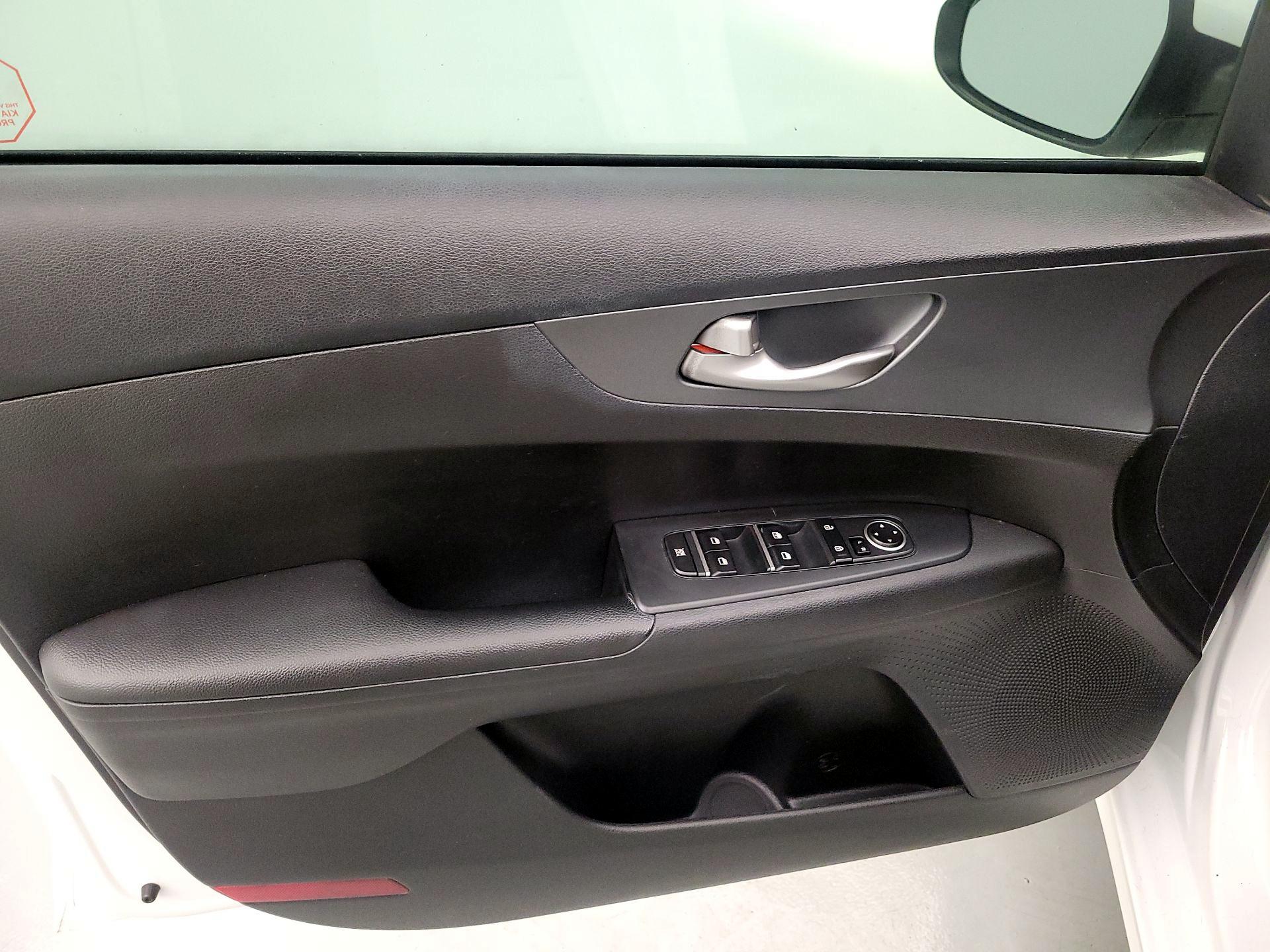 Thumbnail: 2020 Kia Forte - 12