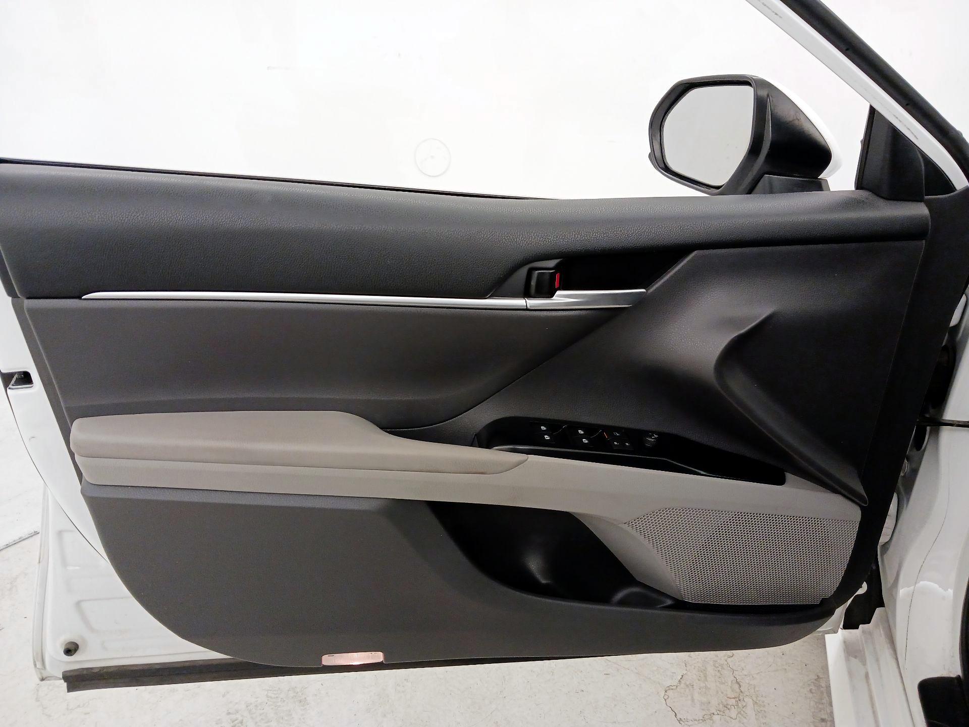 Thumbnail: 2019 Toyota Camry - 12