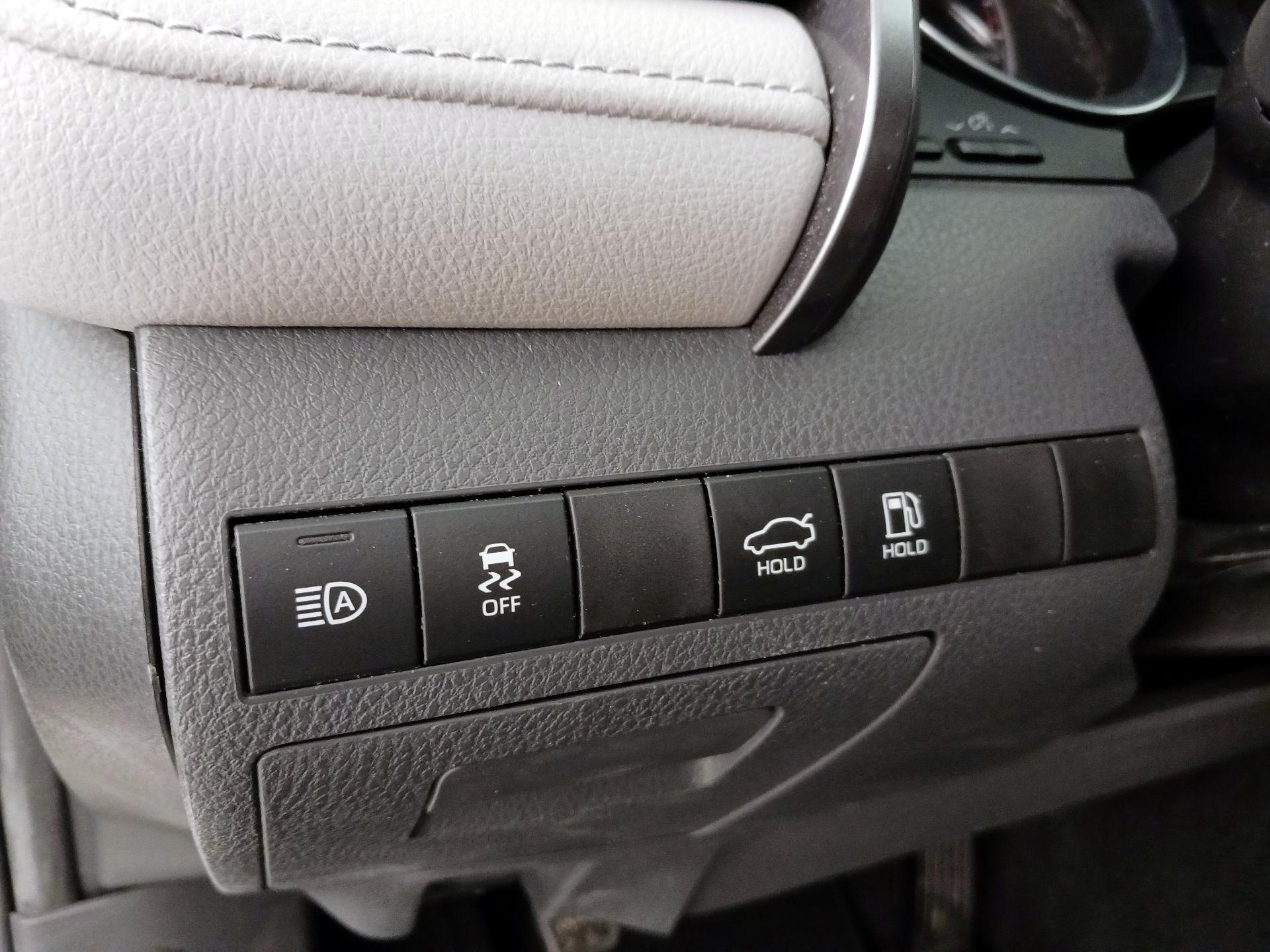 Thumbnail: 2019 Toyota Camry - 13