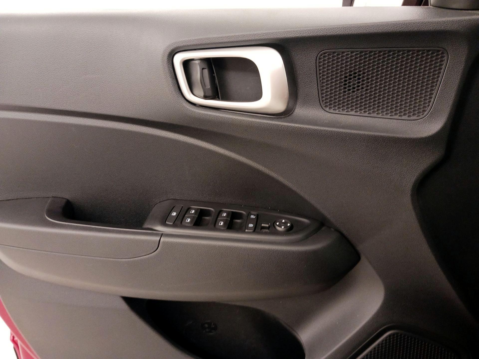 Thumbnail: 2023 Hyundai Venue - 12