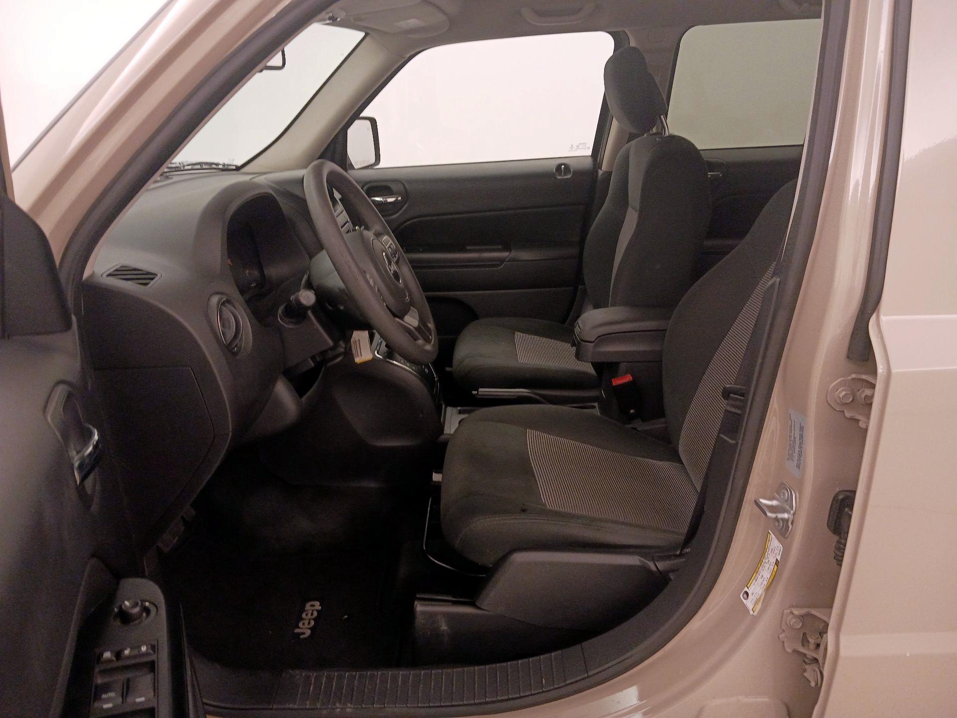 Thumbnail: 2017 Jeep Patriot - 11