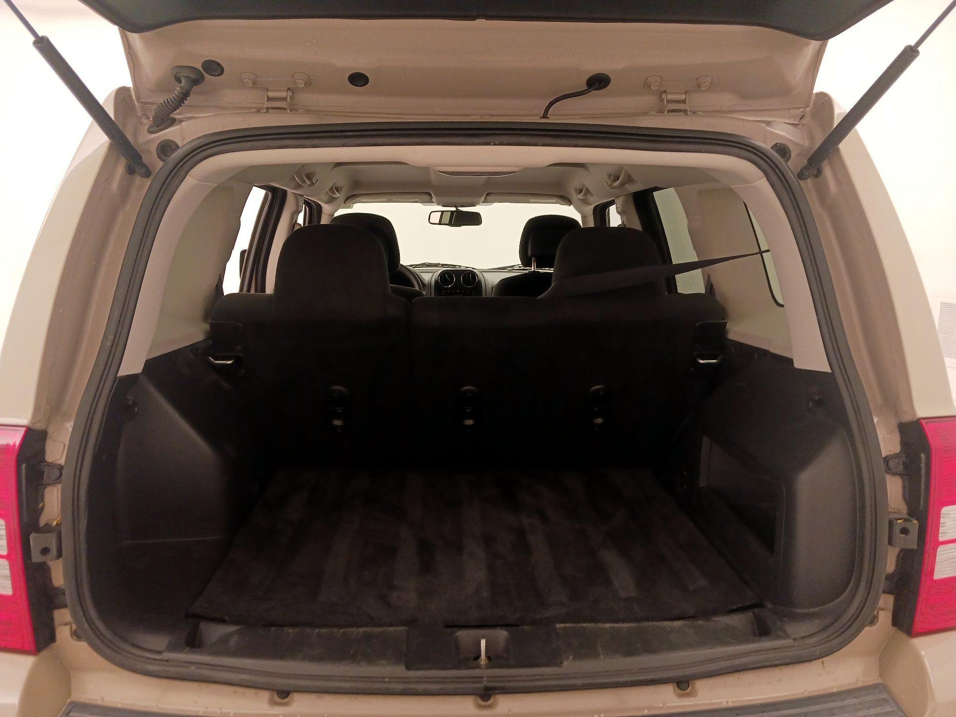 Thumbnail: 2017 Jeep Patriot - 17