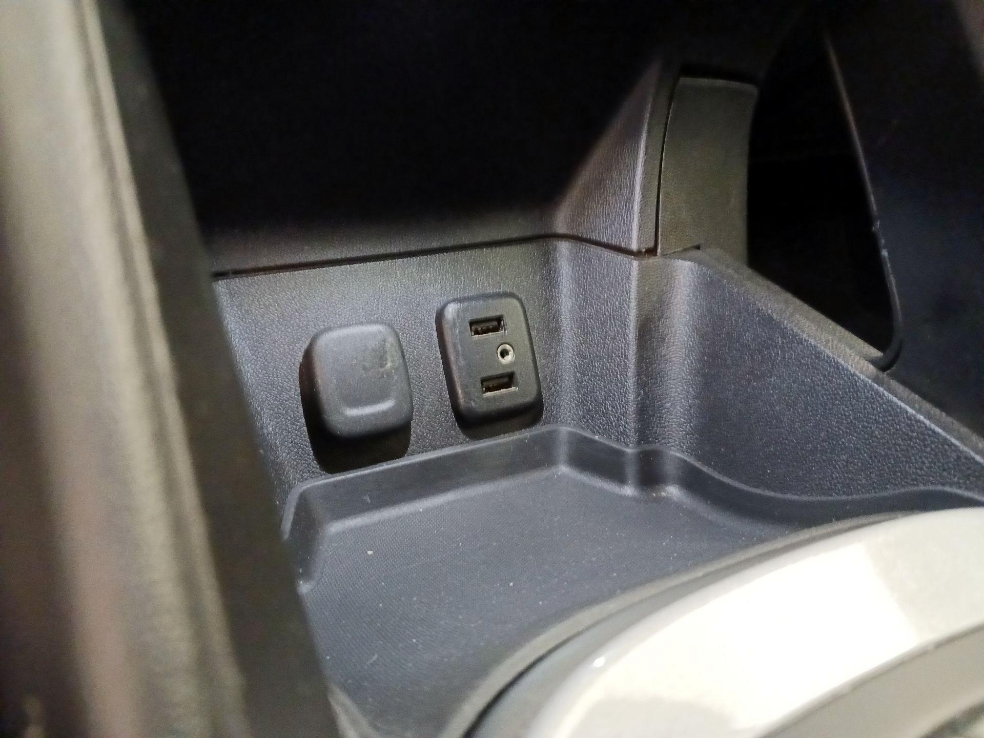 Thumbnail: 2017 Chevrolet Volt - 18