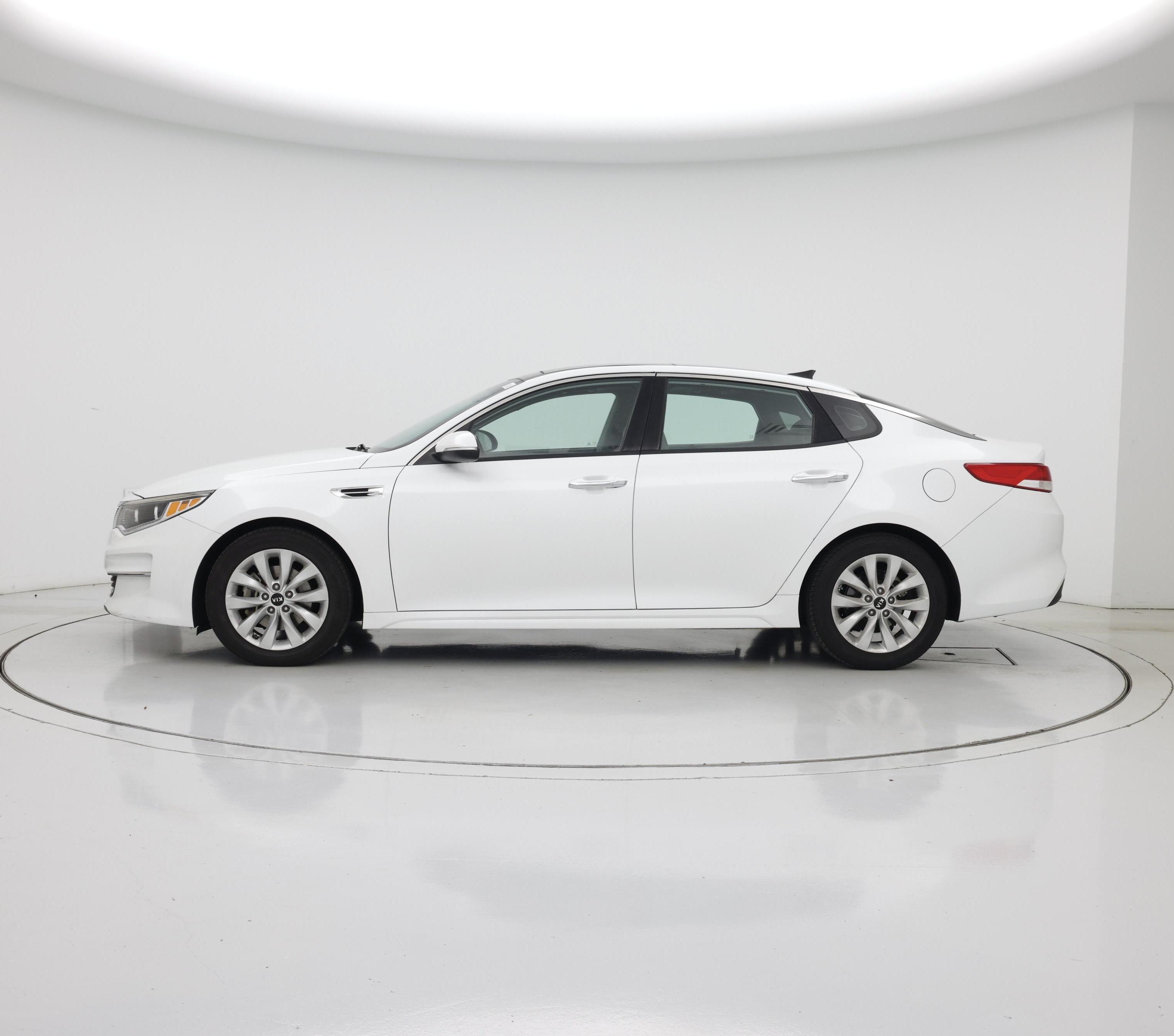 Thumbnail: 2016 Kia Optima - 3