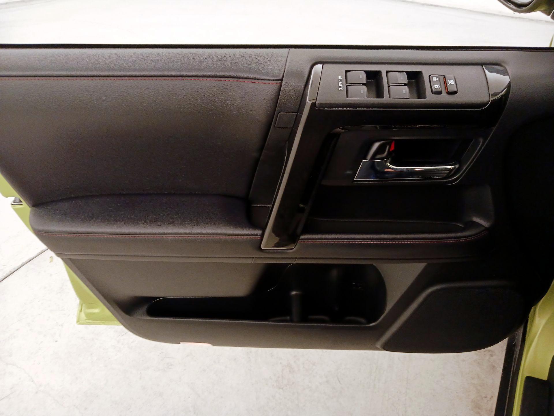 Thumbnail: 2022 Toyota 4Runner - 12