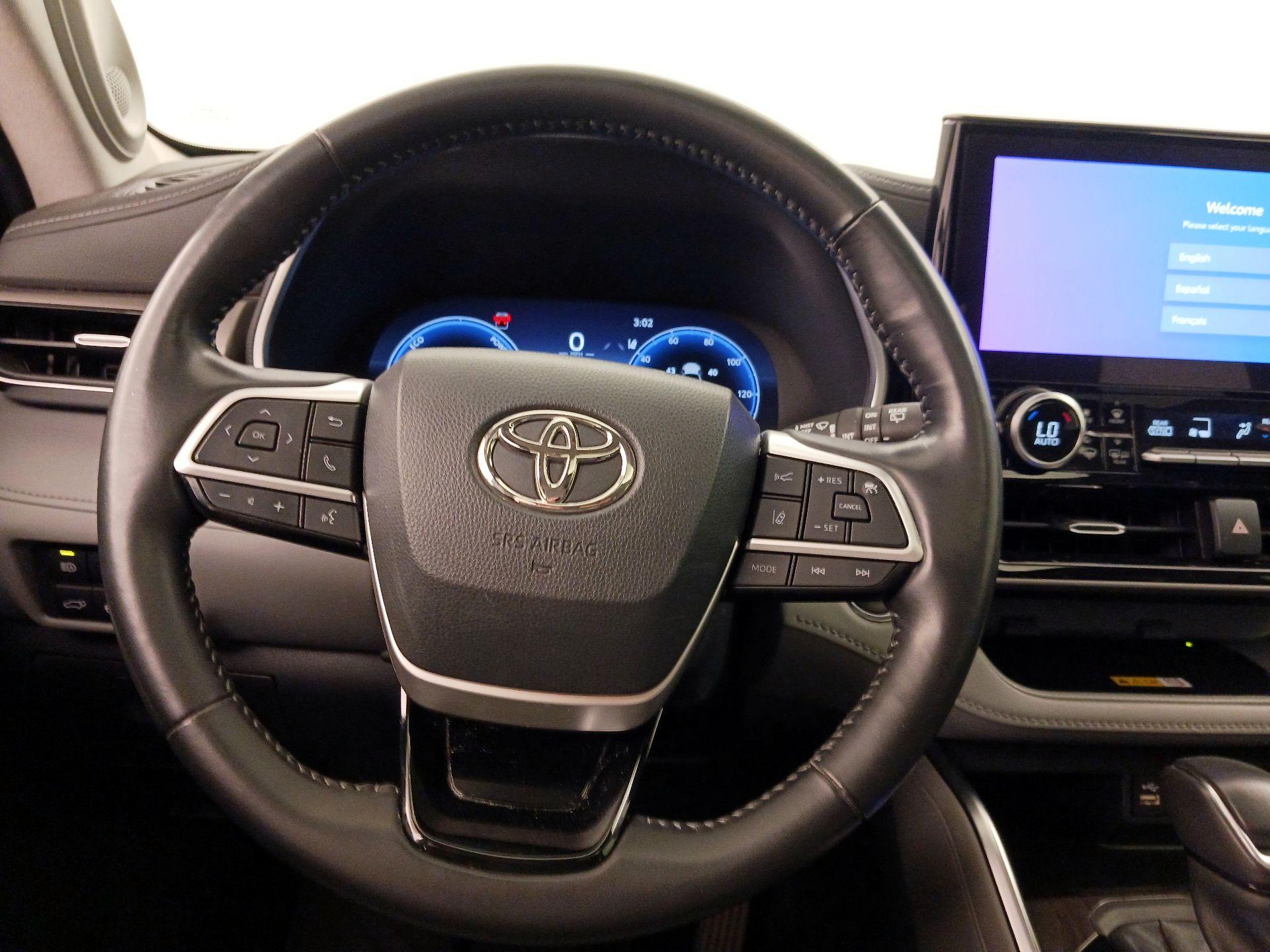 Thumbnail: 2023 Toyota Highlander - 10