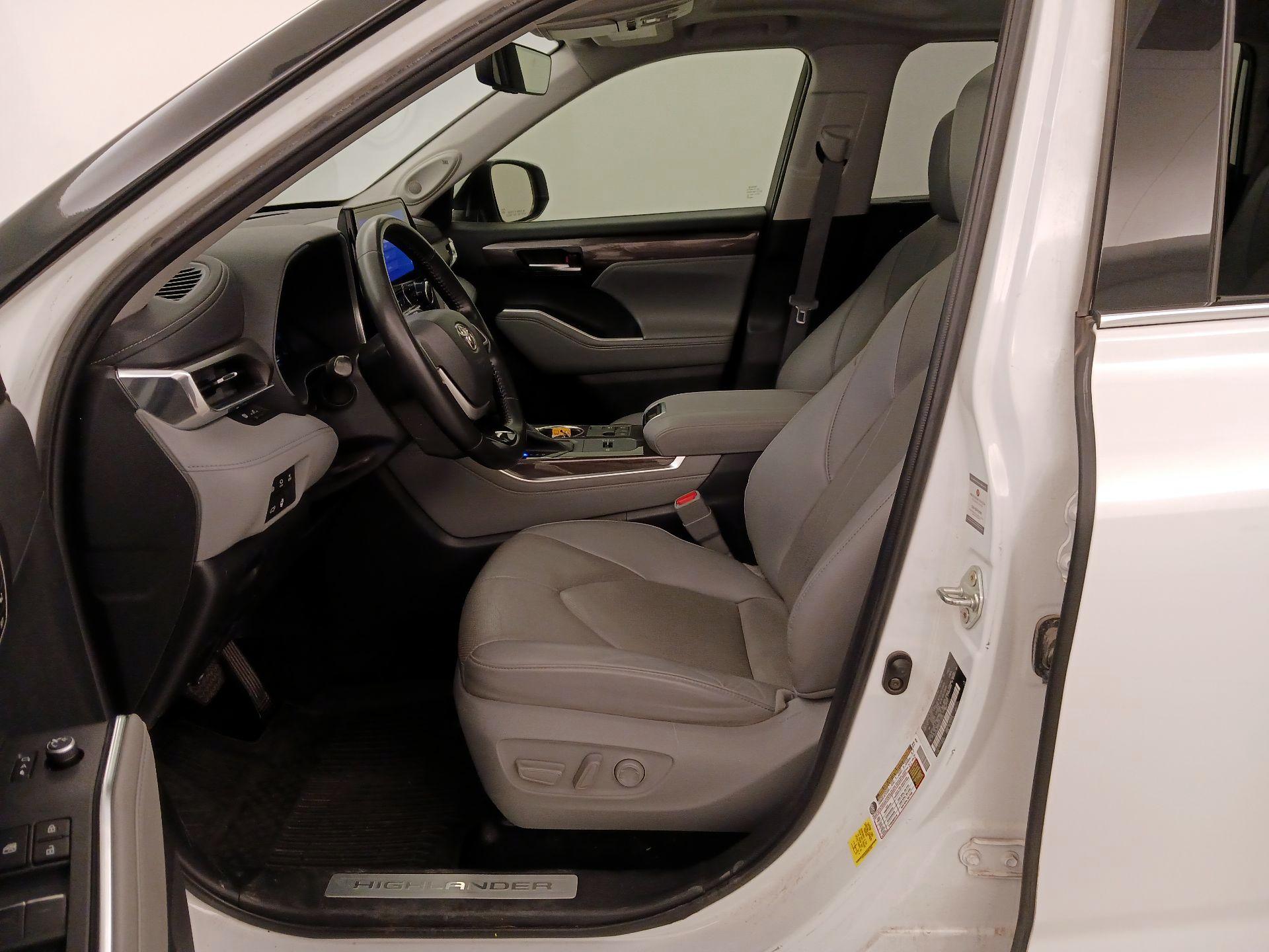 Thumbnail: 2023 Toyota Highlander - 11