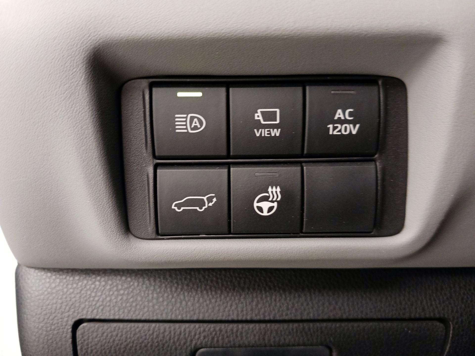 Thumbnail: 2023 Toyota Highlander - 13