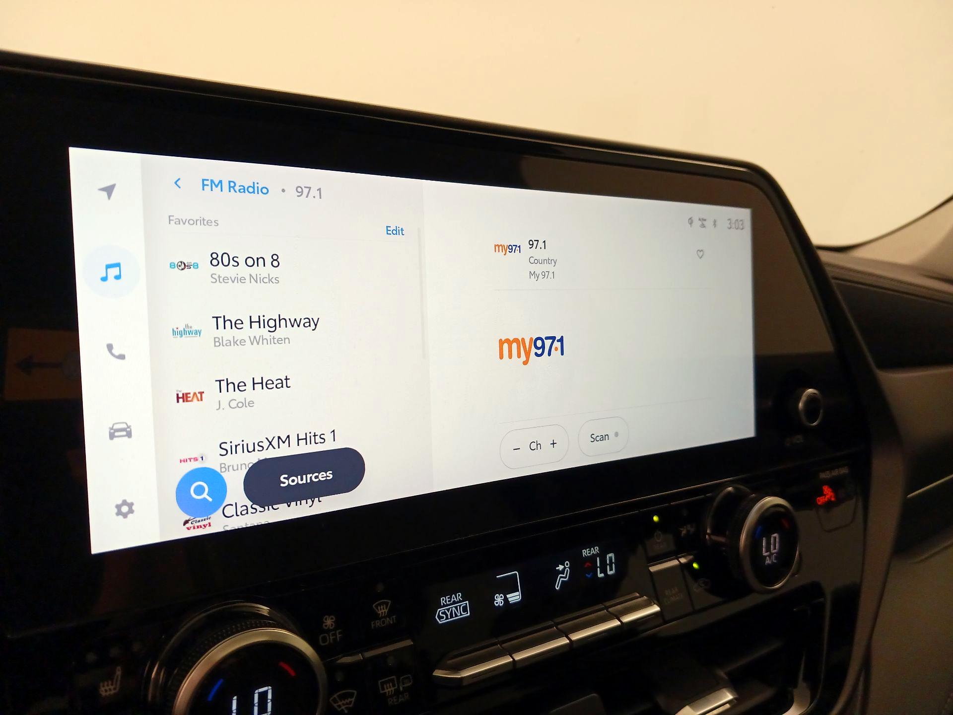 Thumbnail: 2023 Toyota Highlander - 15