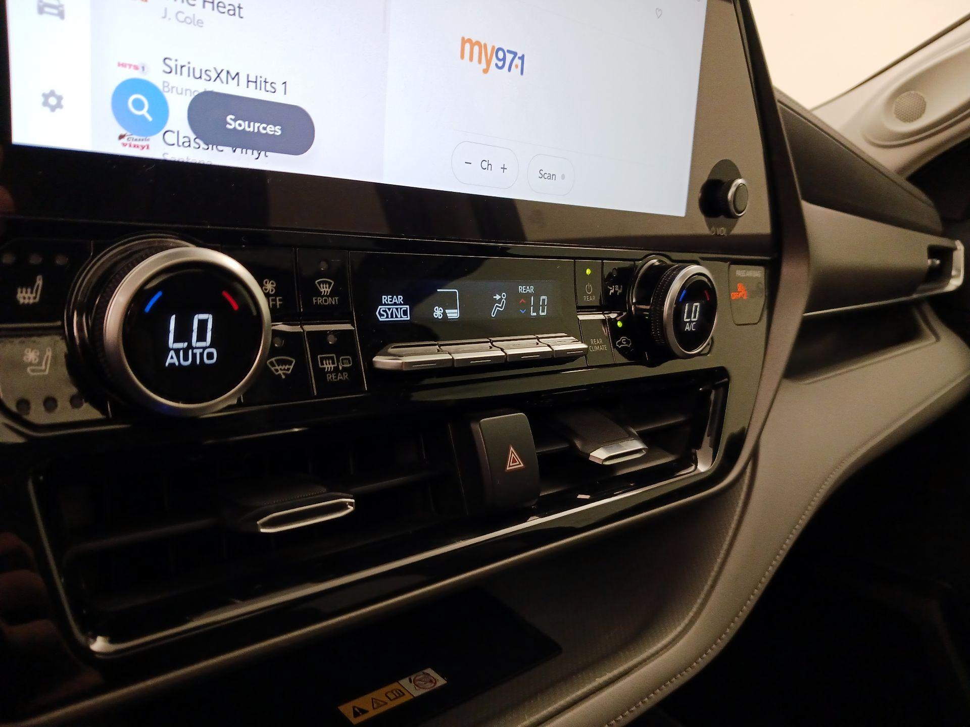 Thumbnail: 2023 Toyota Highlander - 16