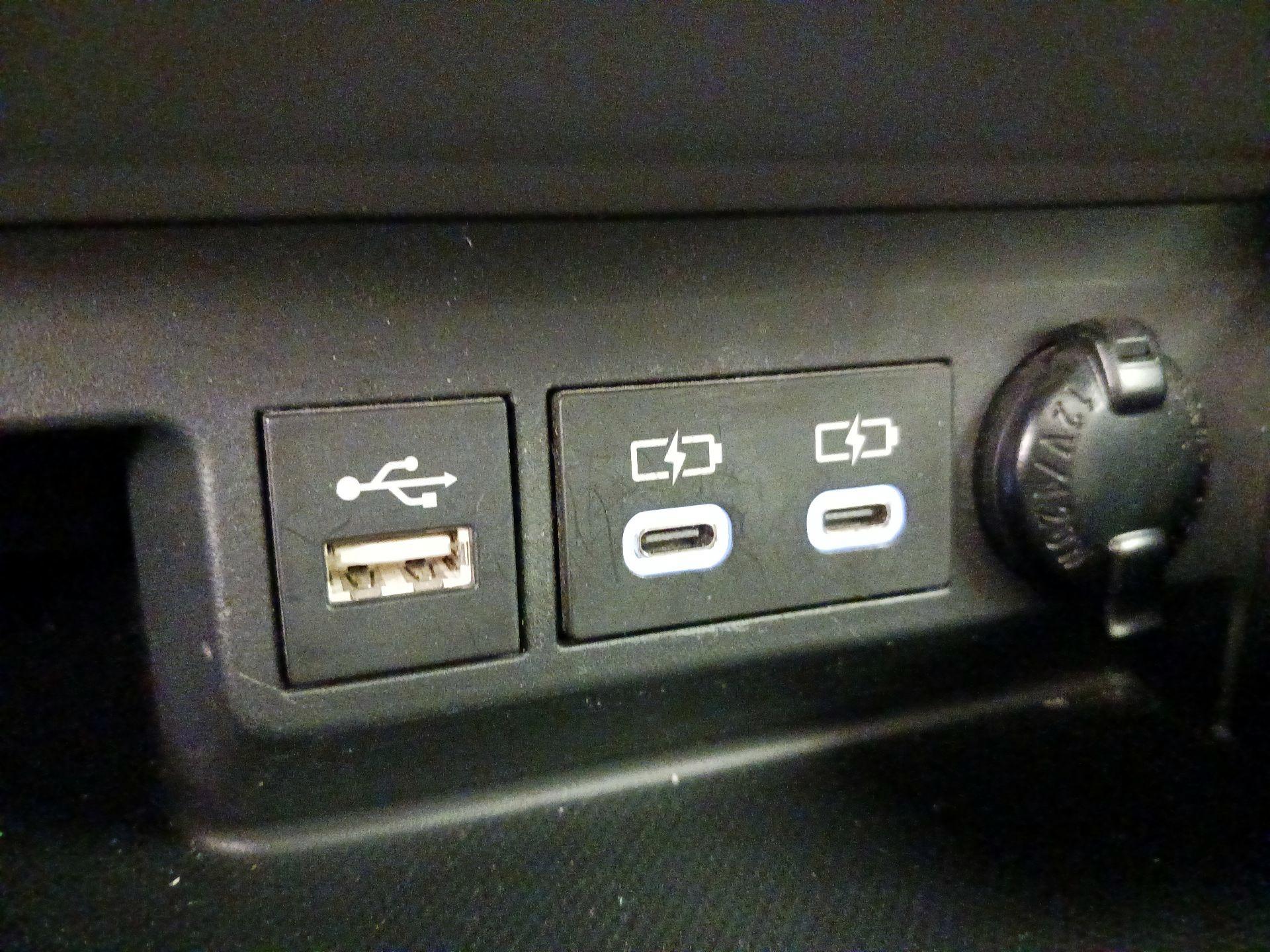 Thumbnail: 2023 Toyota Highlander - 18