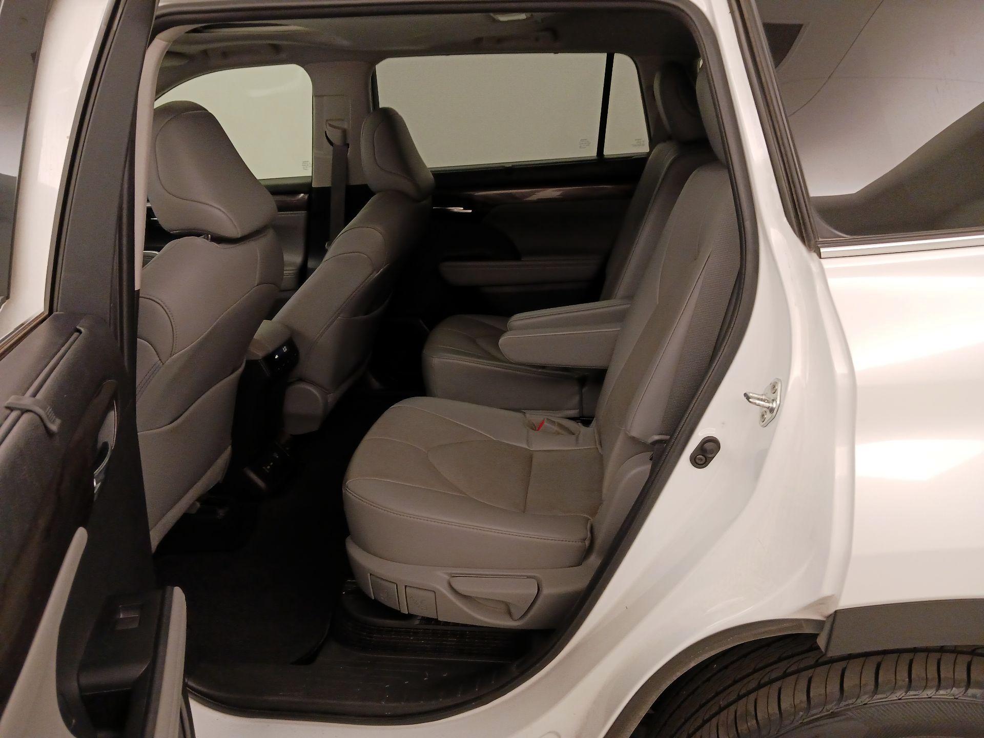 Thumbnail: 2023 Toyota Highlander - 20