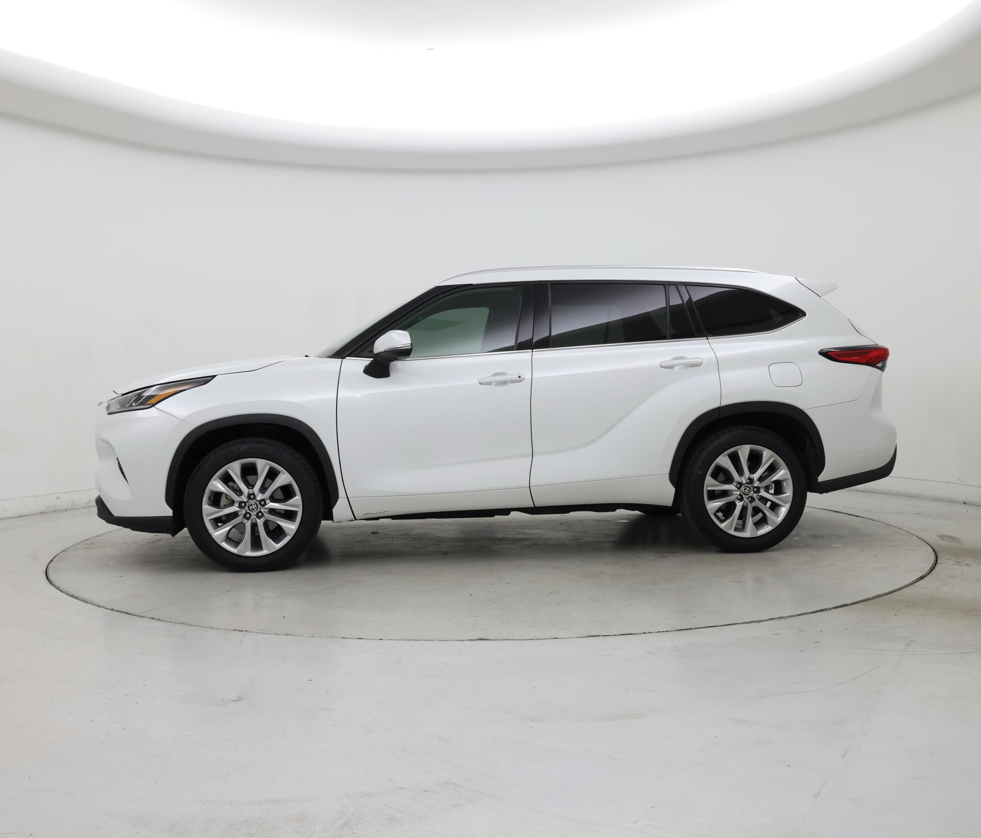 Thumbnail: 2023 Toyota Highlander - 3