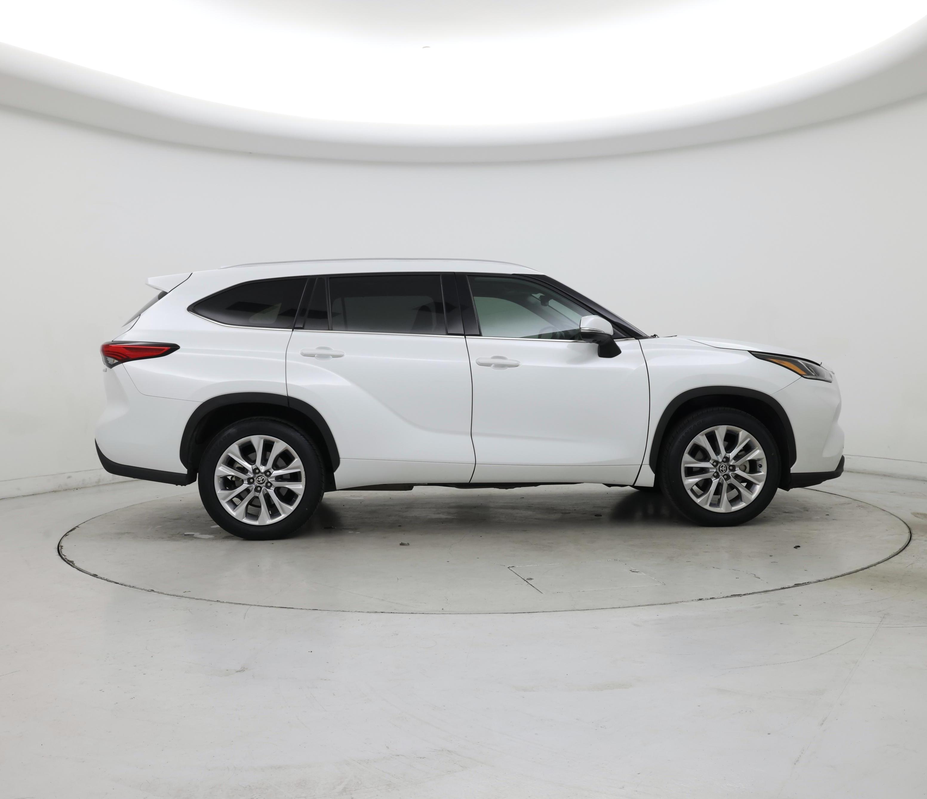 Thumbnail: 2023 Toyota Highlander - 7