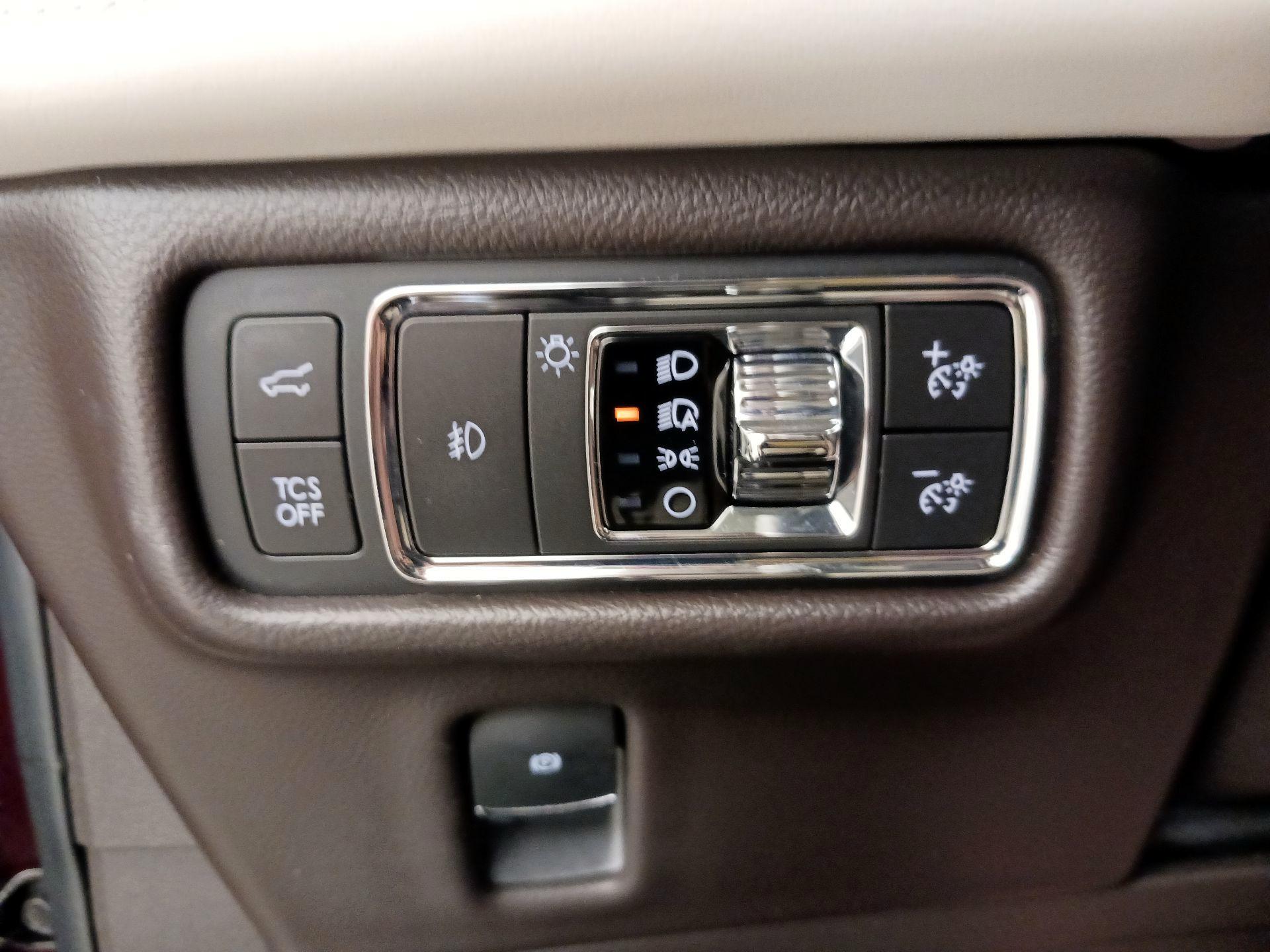 Thumbnail: 2021 Lincoln Nautilus - 13