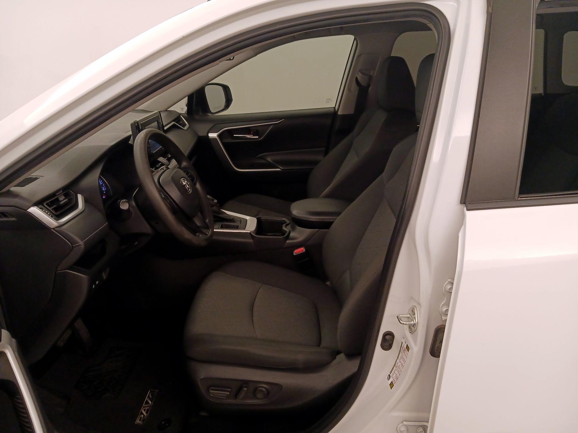 Thumbnail: 2022 Toyota RAV4 - 11