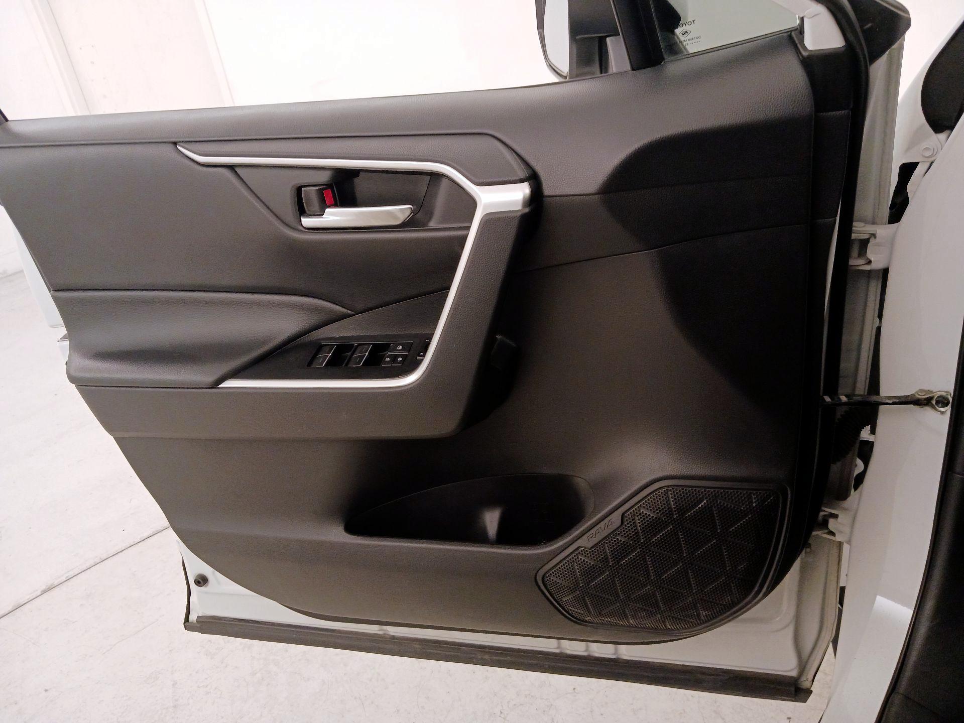 Thumbnail: 2022 Toyota RAV4 - 12