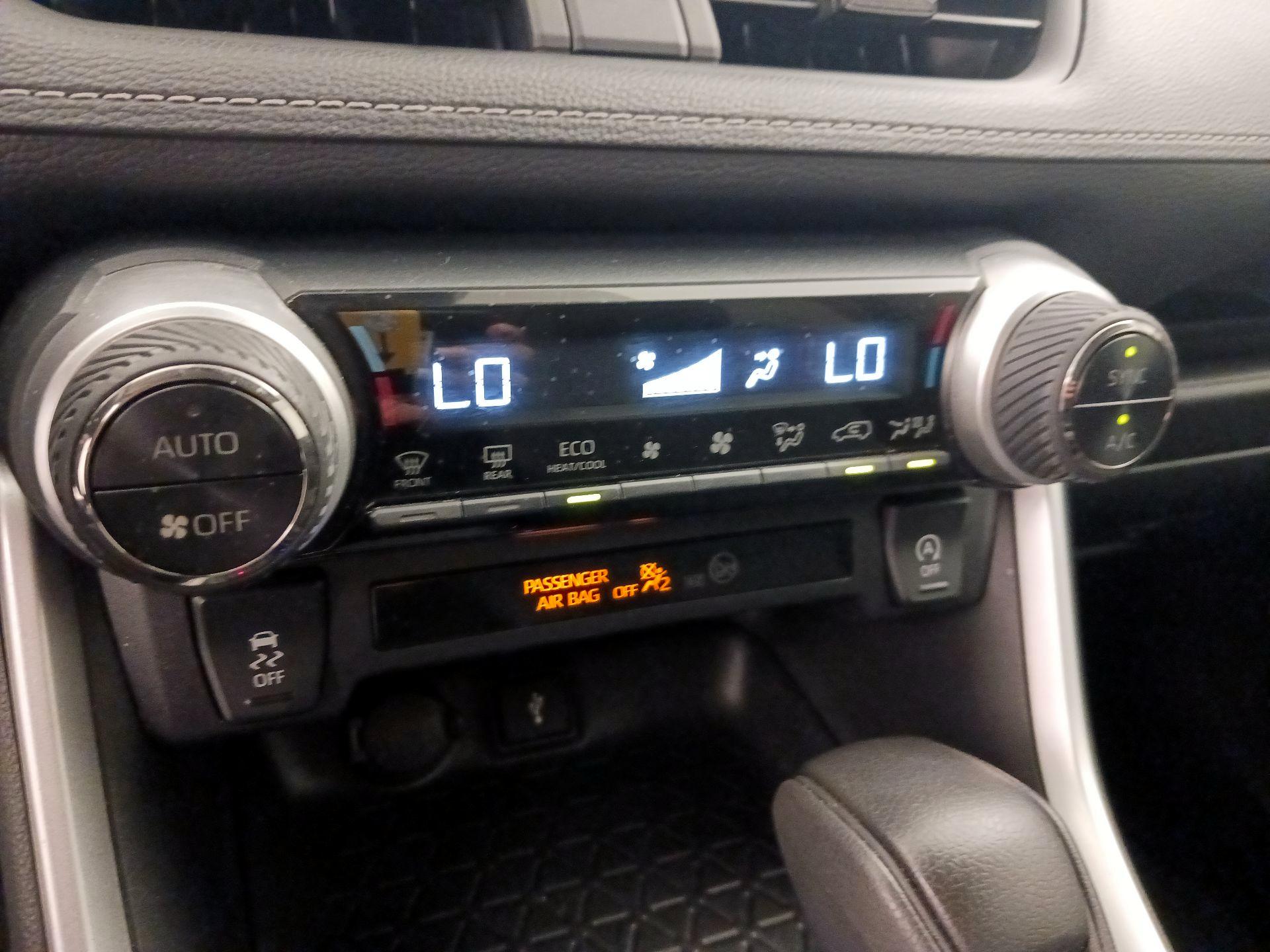 Thumbnail: 2022 Toyota RAV4 - 16