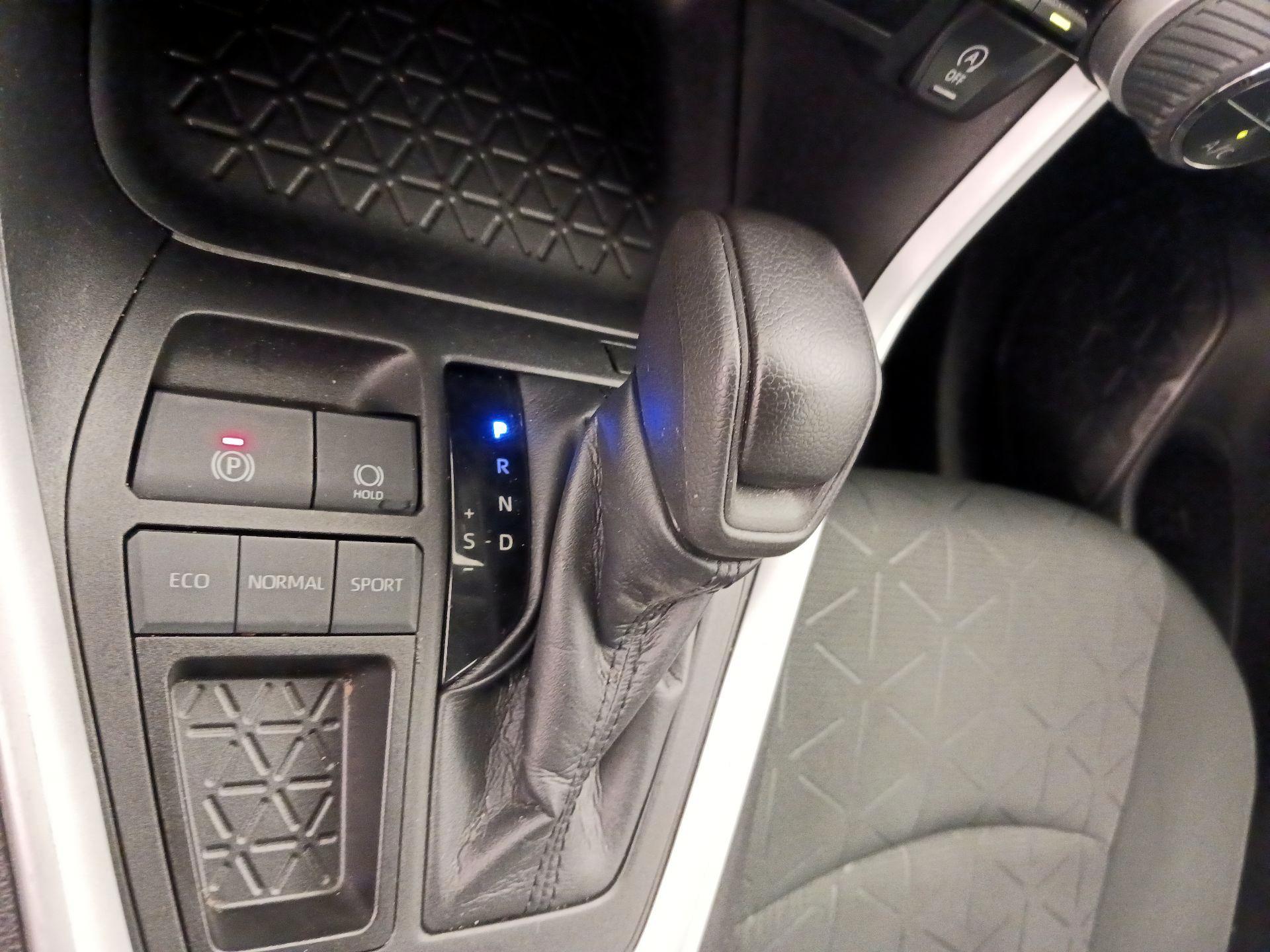 Thumbnail: 2022 Toyota RAV4 - 17