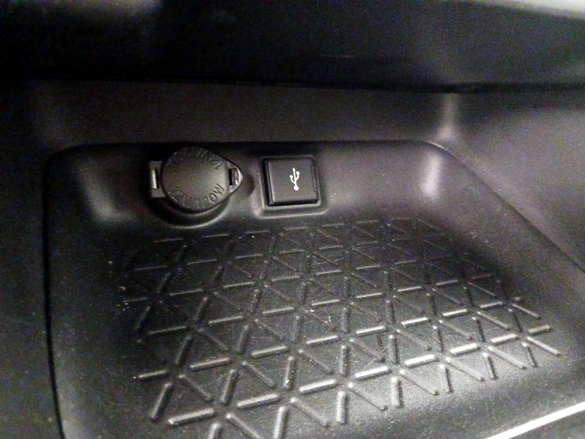 Thumbnail: 2022 Toyota RAV4 - 18