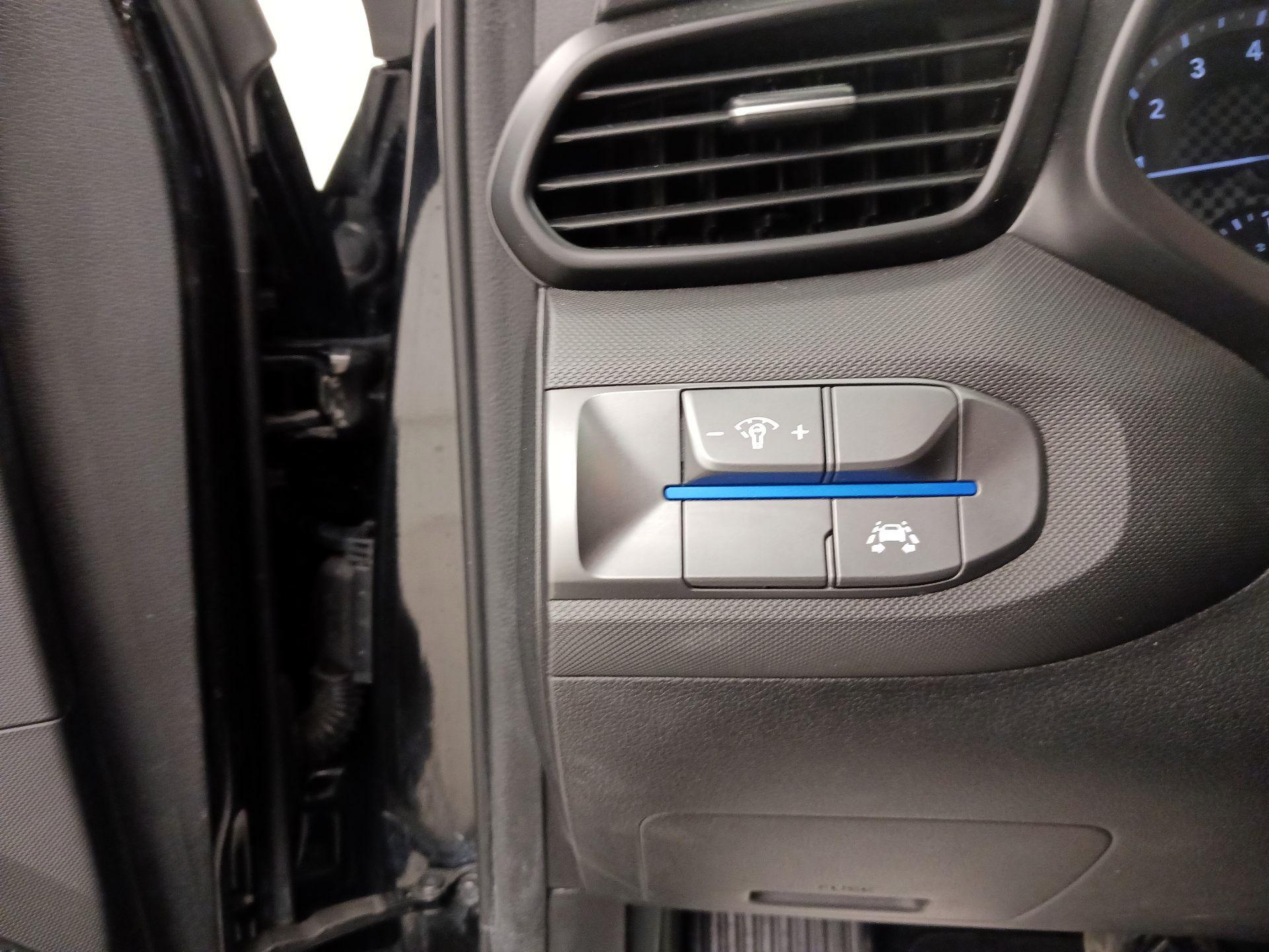 Thumbnail: 2020 Hyundai Veloster - 13