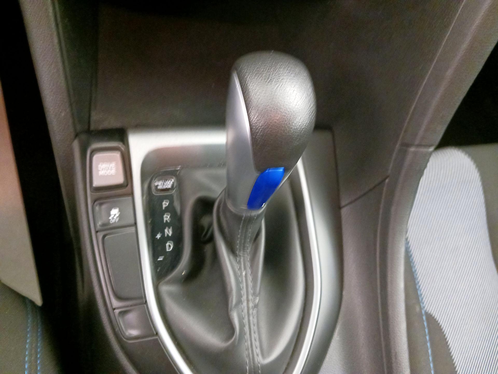 Thumbnail: 2020 Hyundai Veloster - 17