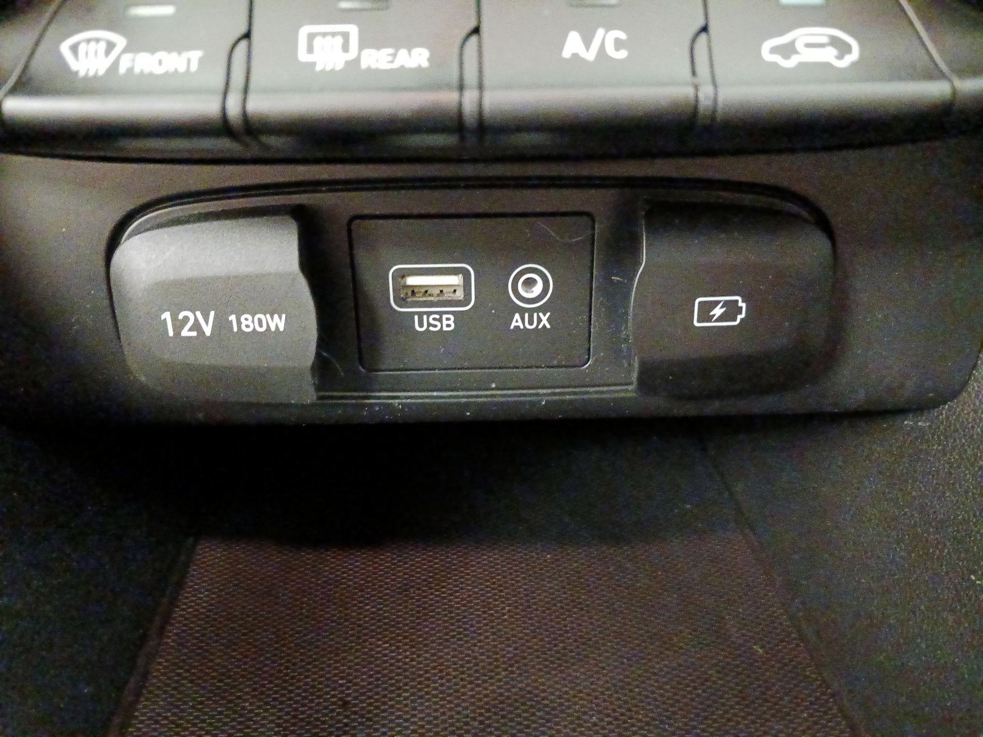 Thumbnail: 2020 Hyundai Veloster - 18