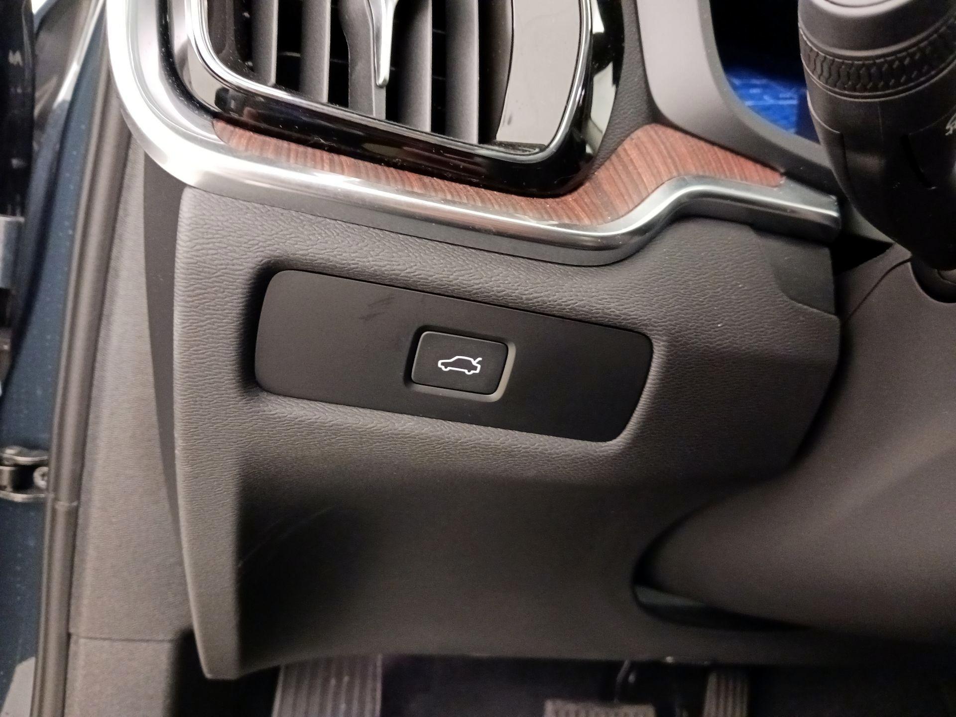 Thumbnail: 2024 Volvo S60 - 13