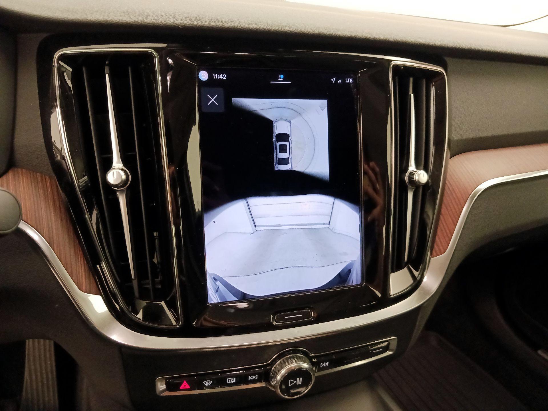 Thumbnail: 2024 Volvo S60 - 15