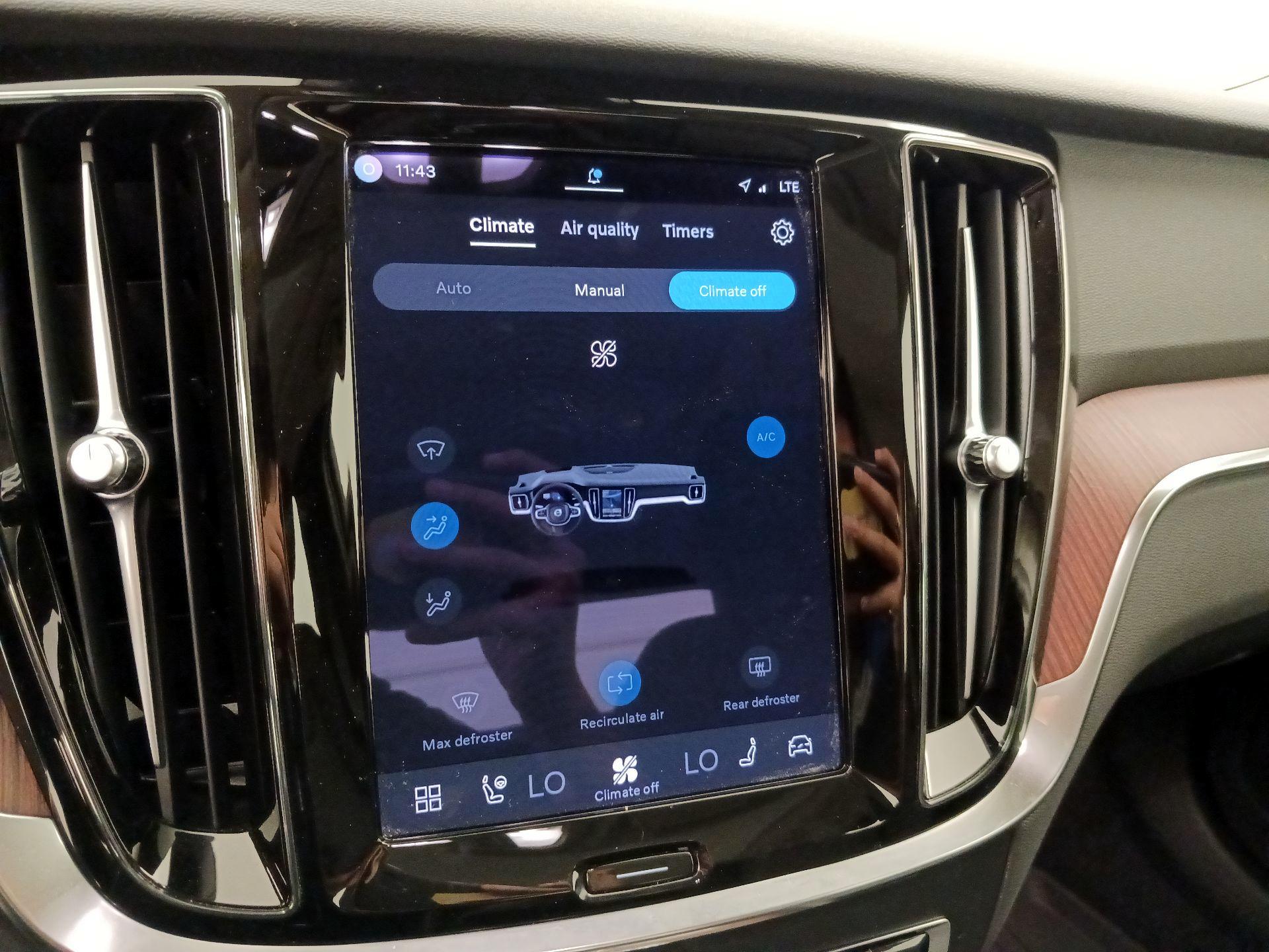 Thumbnail: 2024 Volvo S60 - 17