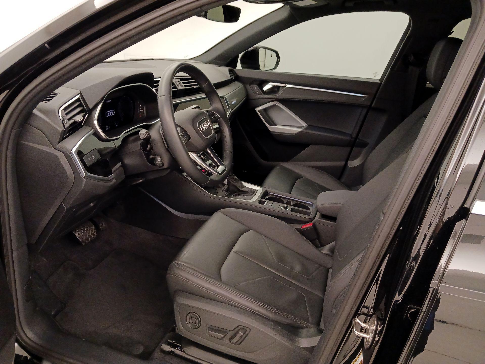 Thumbnail: 2023 Audi Q3 - 11