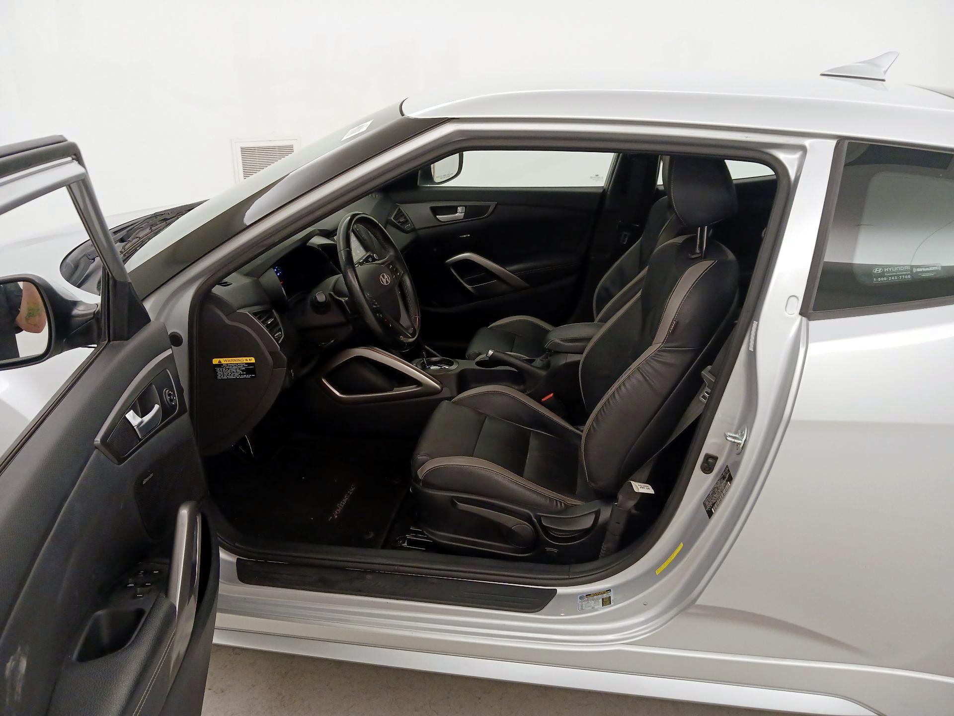 Thumbnail: 2017 Hyundai Veloster - 11