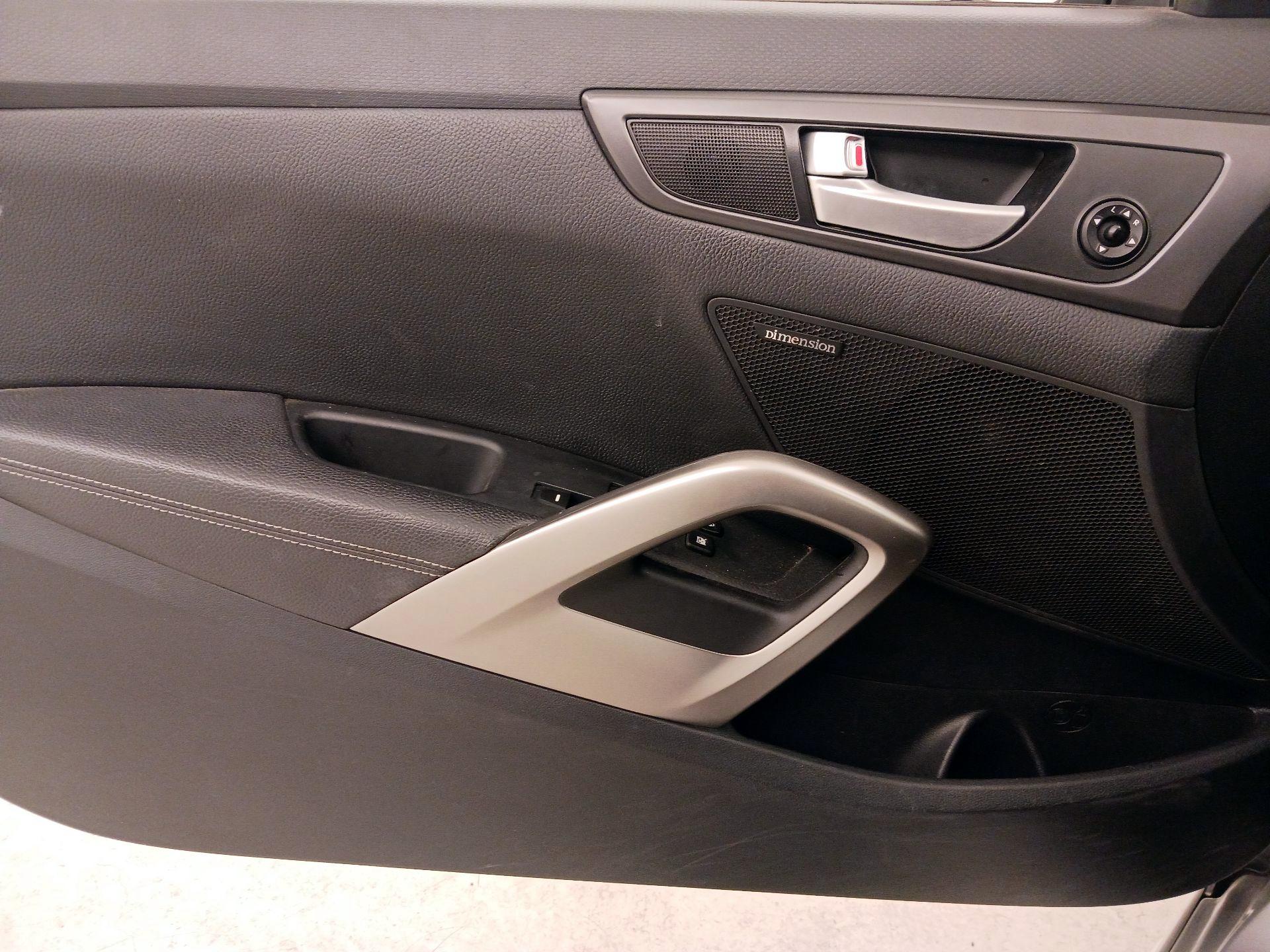 Thumbnail: 2017 Hyundai Veloster - 12