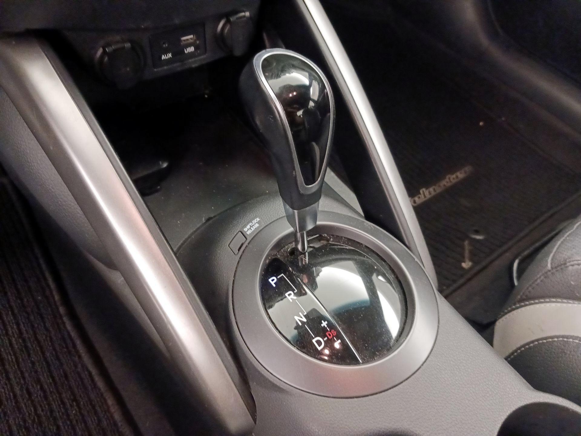 Thumbnail: 2017 Hyundai Veloster - 17