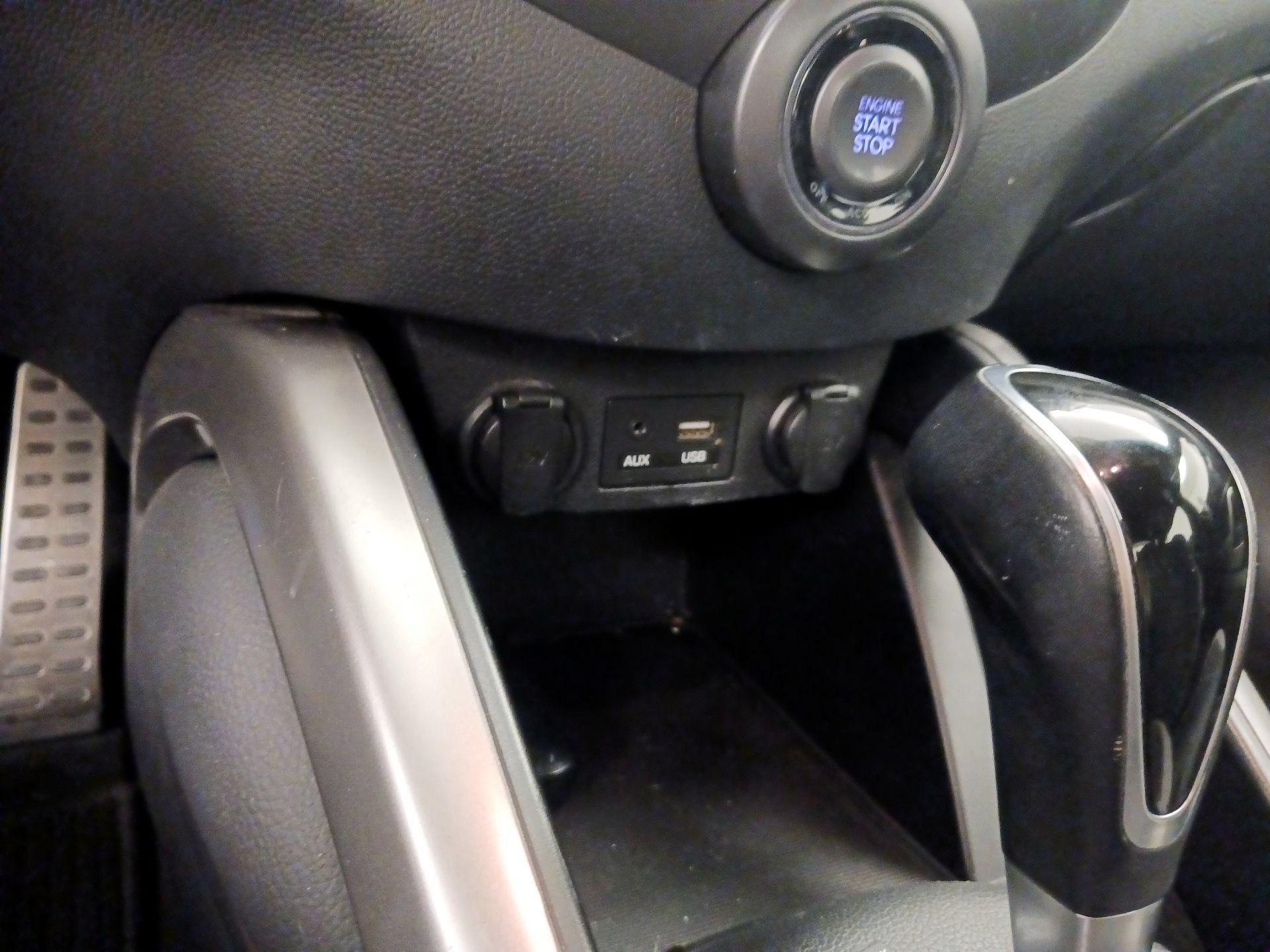 Thumbnail: 2017 Hyundai Veloster - 18