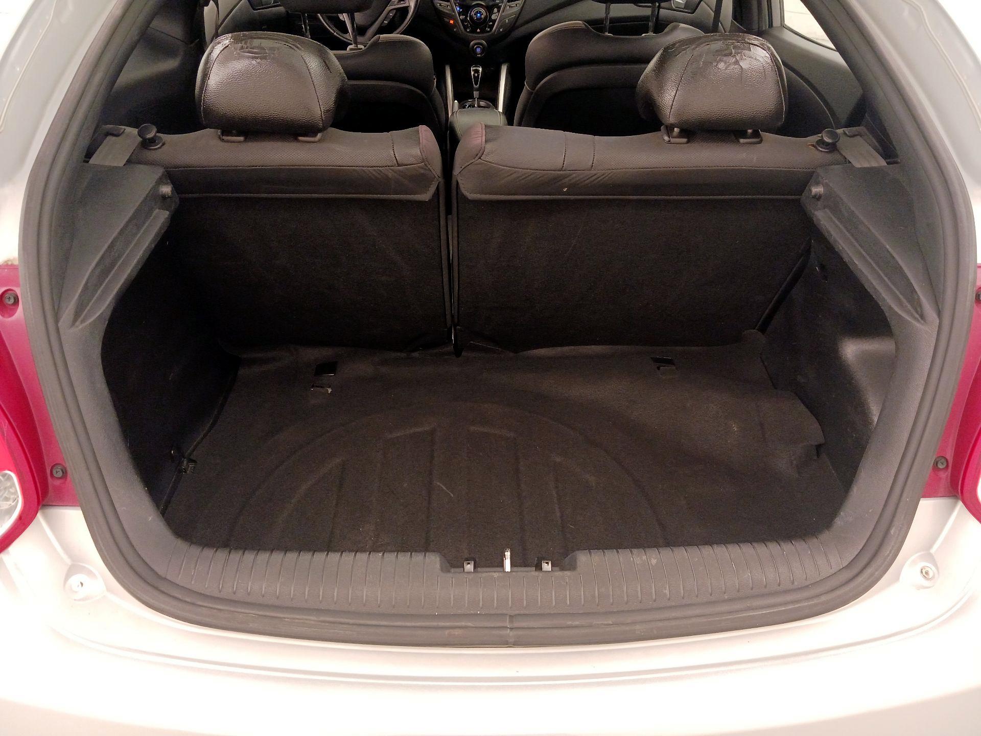 Thumbnail: 2017 Hyundai Veloster - 20