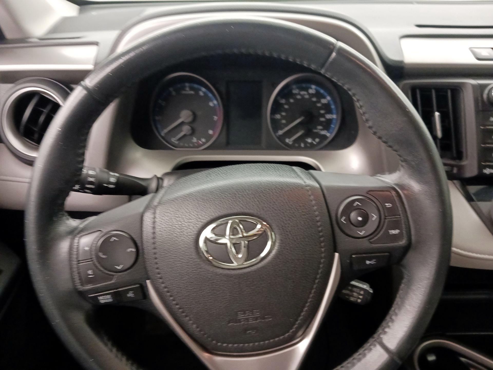 Thumbnail: 2017 Toyota RAV4 - 10