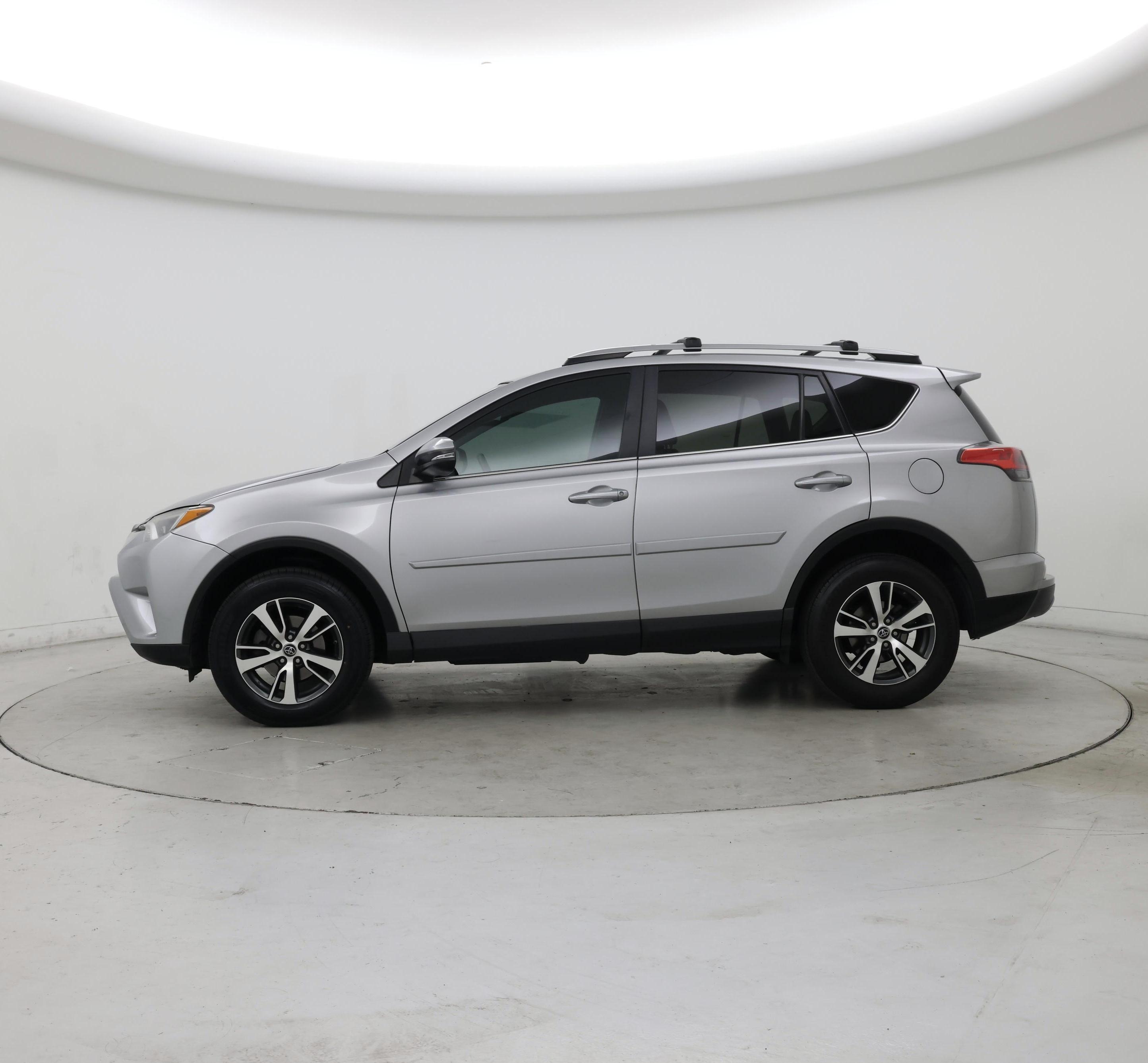 Thumbnail: 2017 Toyota RAV4 - 3